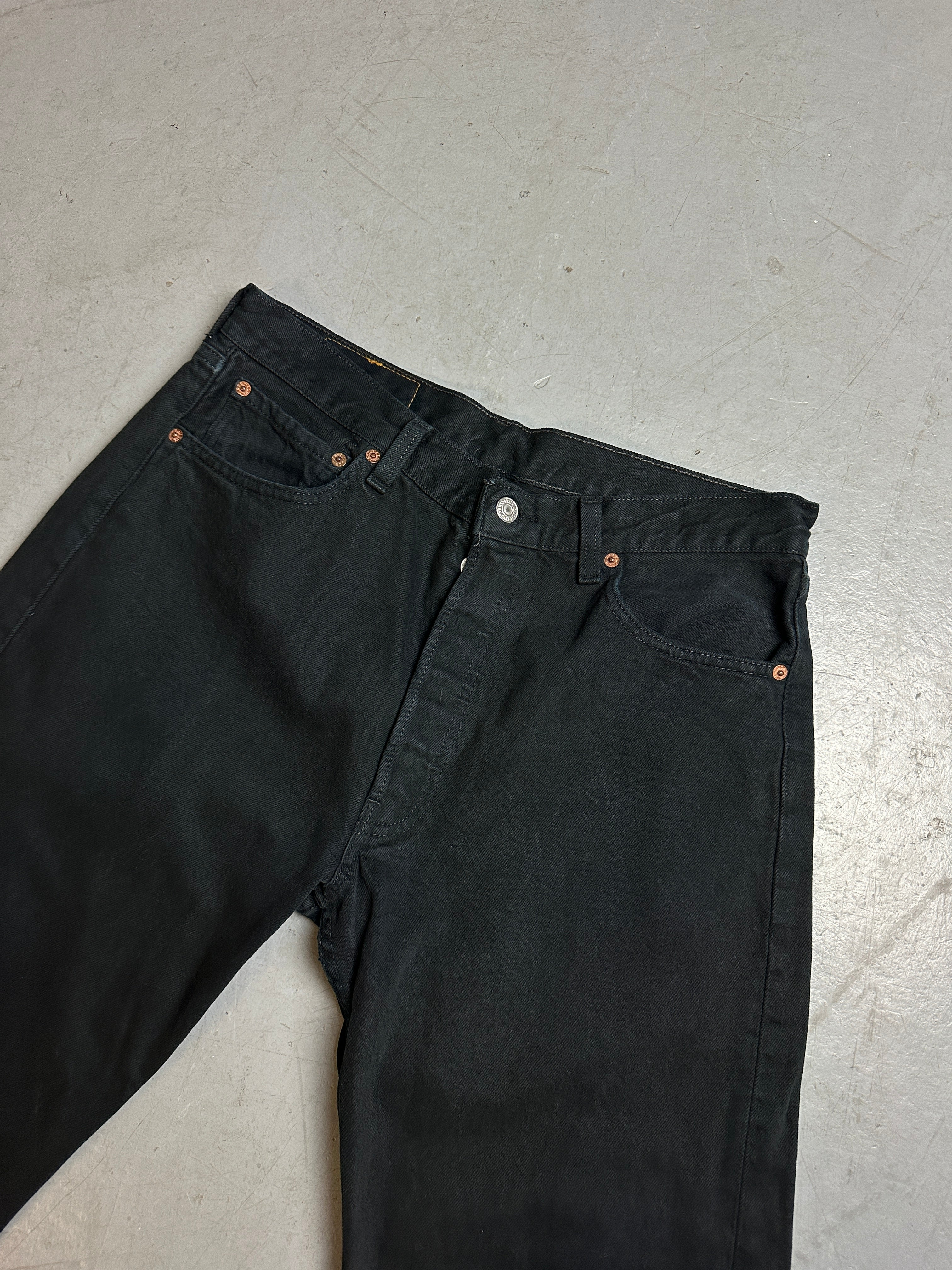 Detailbild von Vintage Black Levis Denim M/L von vorne 