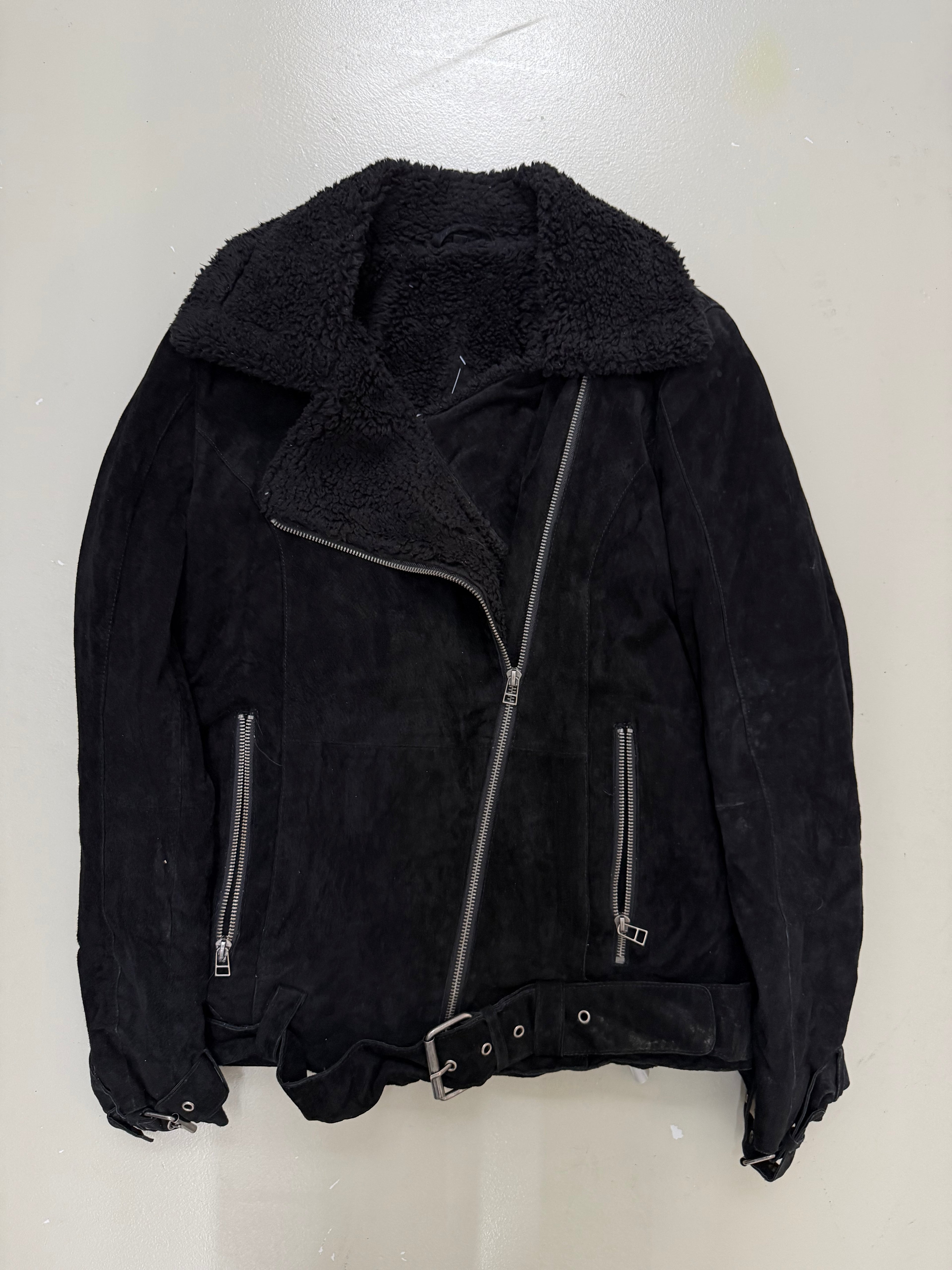 Vintage Black Asymetrical Sherling Jacket
für Herren. Y2K Second Hand 2000s Fashion 