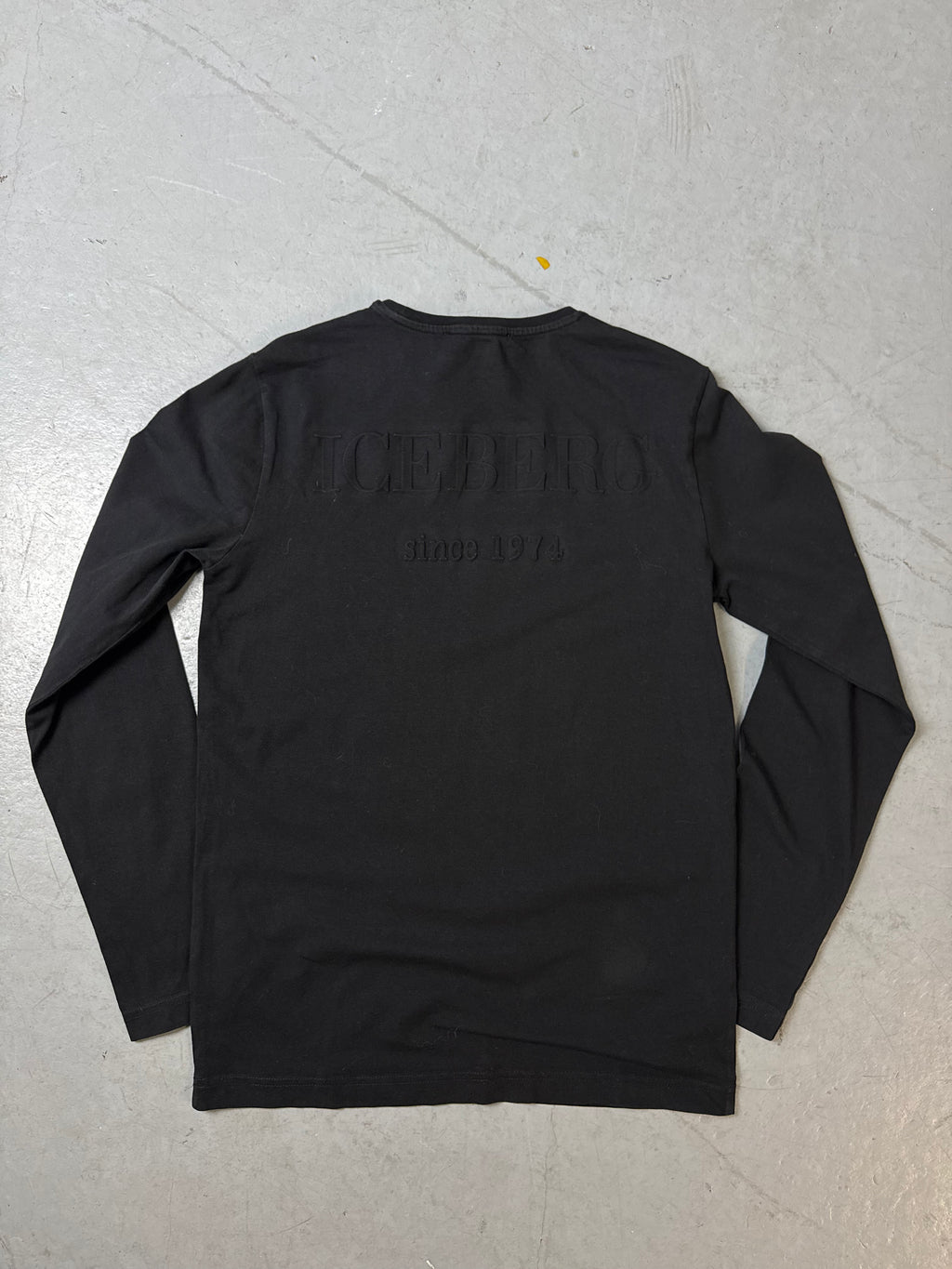 Produktbild von Vintage Iceberg Black Longsleeve von hinten