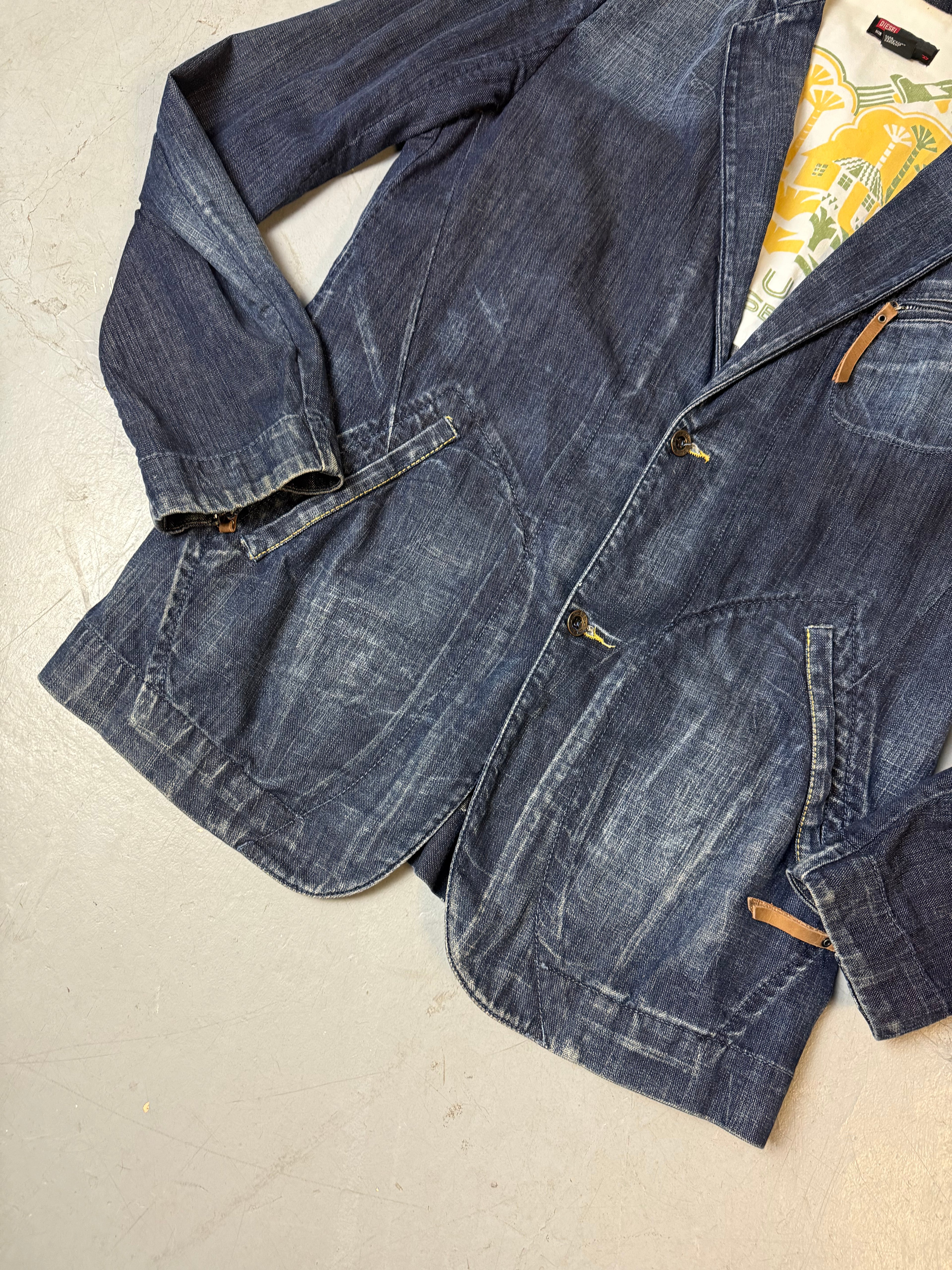 Detailbild von Vintage Diesel Dark Denim Coat von Vorne
