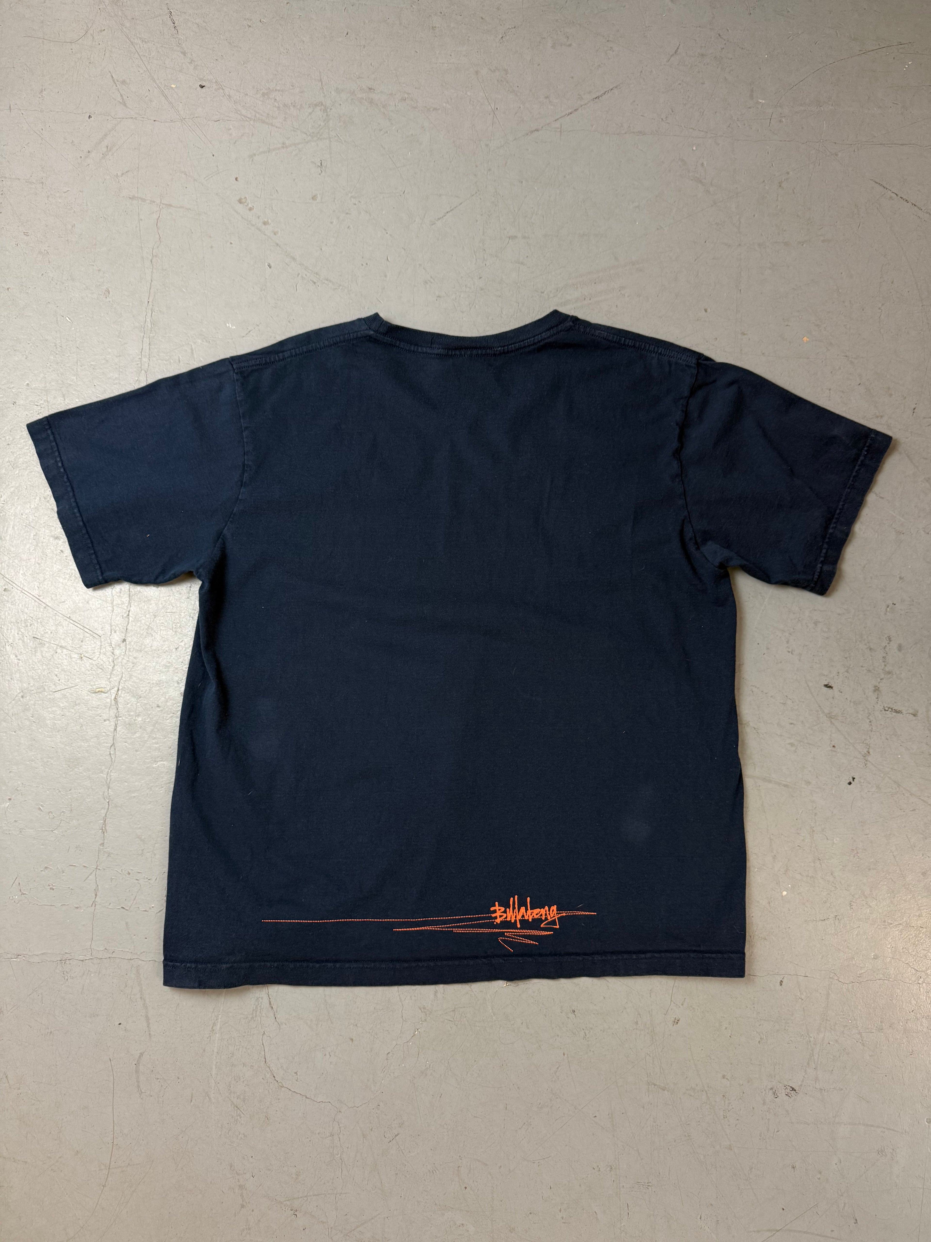 Vintage Billabong Dark Blue Printed T-Shirt für Damen. Secondhand Y2K 2000s Fashion