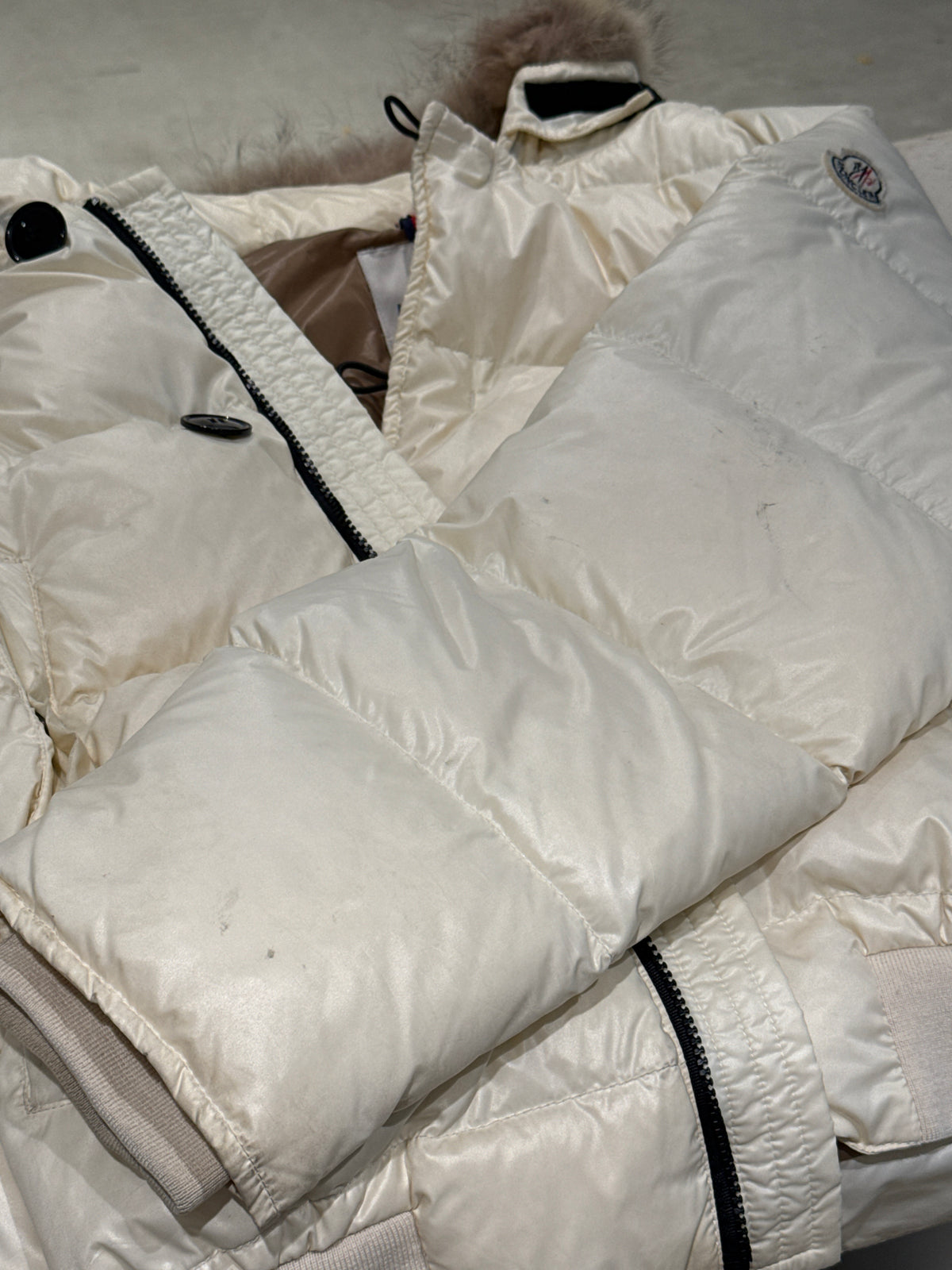 Vintage Moncler Pufferjacke mit Fell (M)