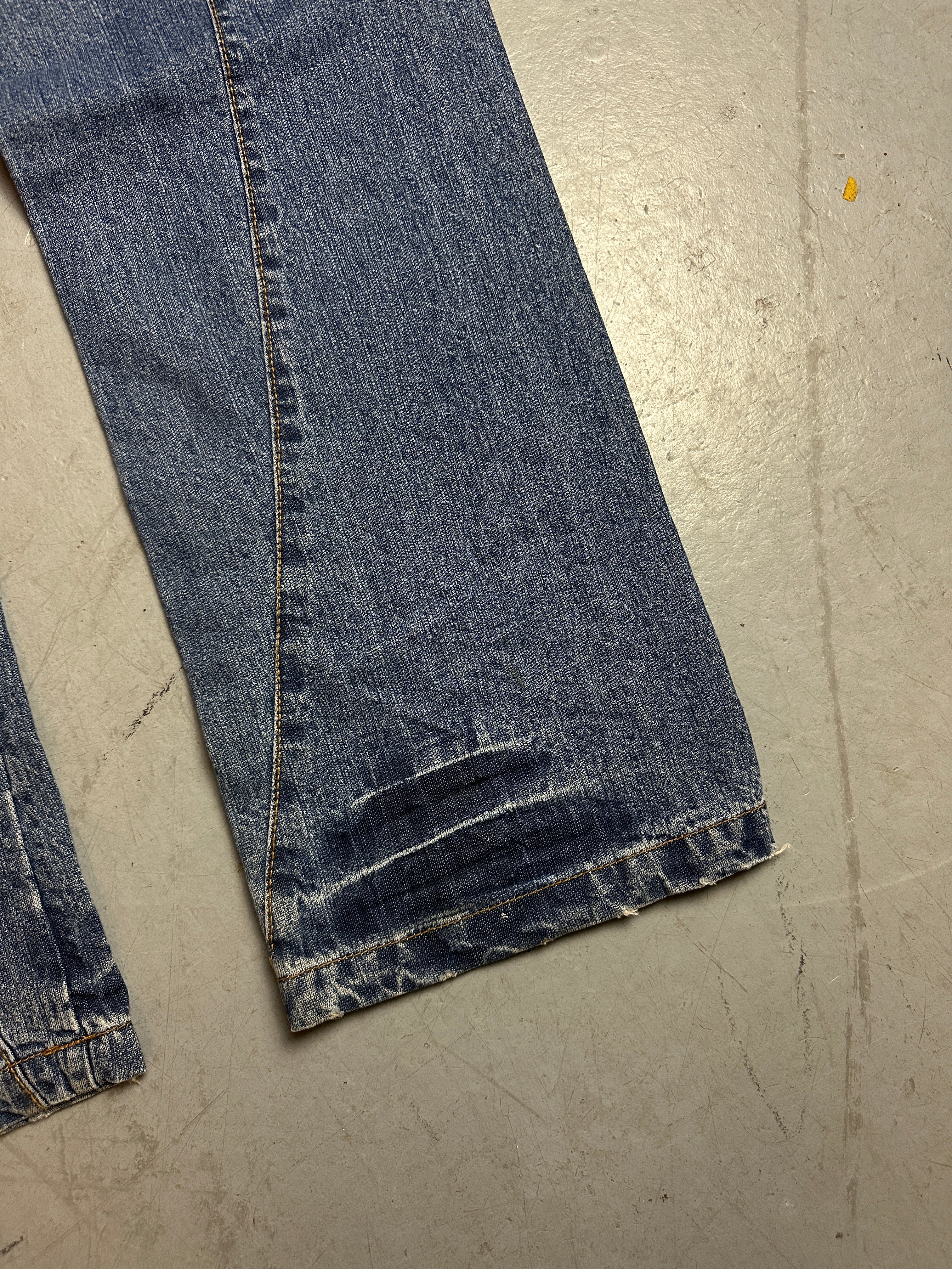 Detailbild von einer Vintage Bleached Heel Drag Denim von Hosenbein