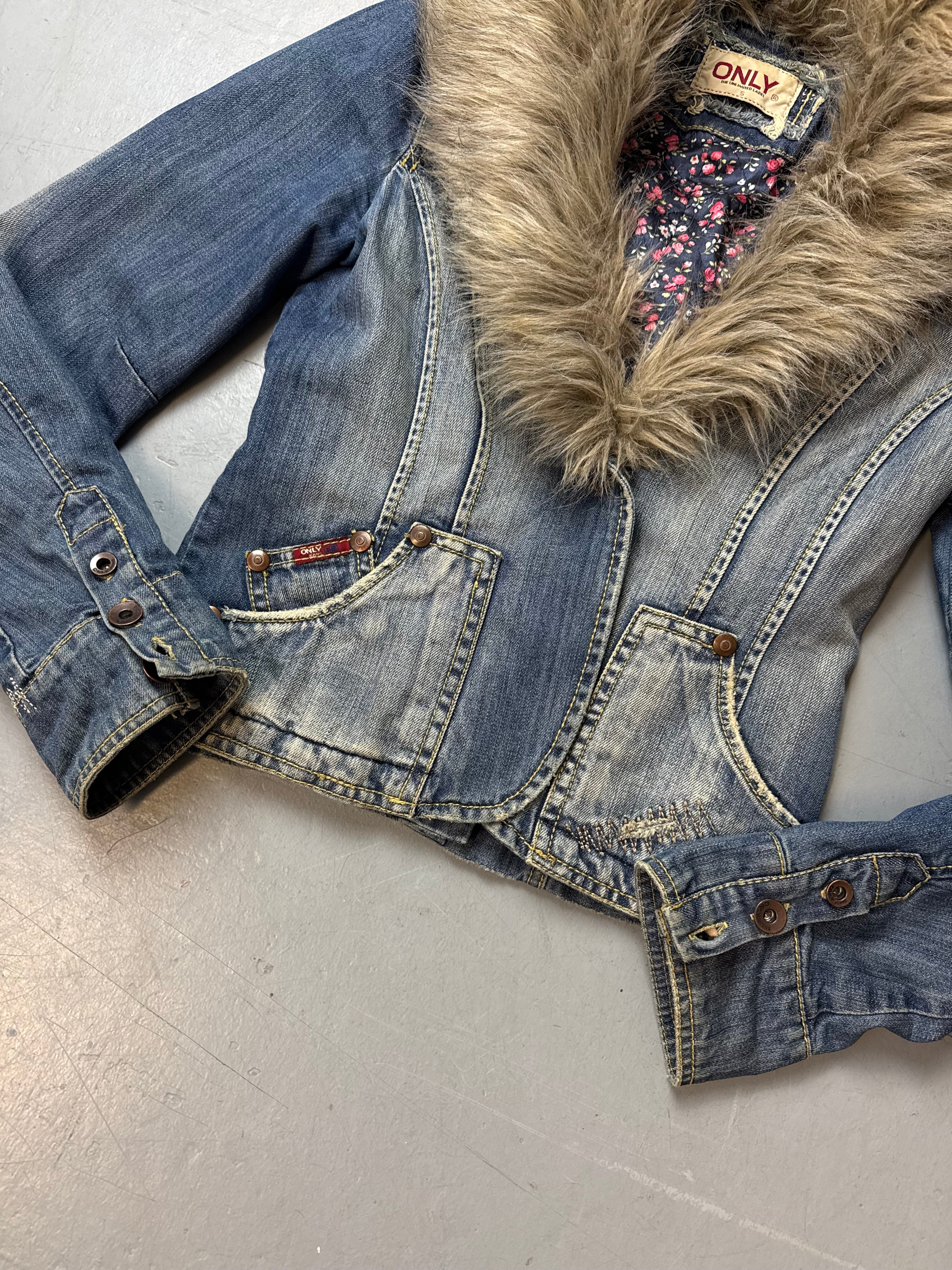 Vintage Only Denim Jacket with Faux Fur für Damen. Y2K Second Hand 2000s Fashion