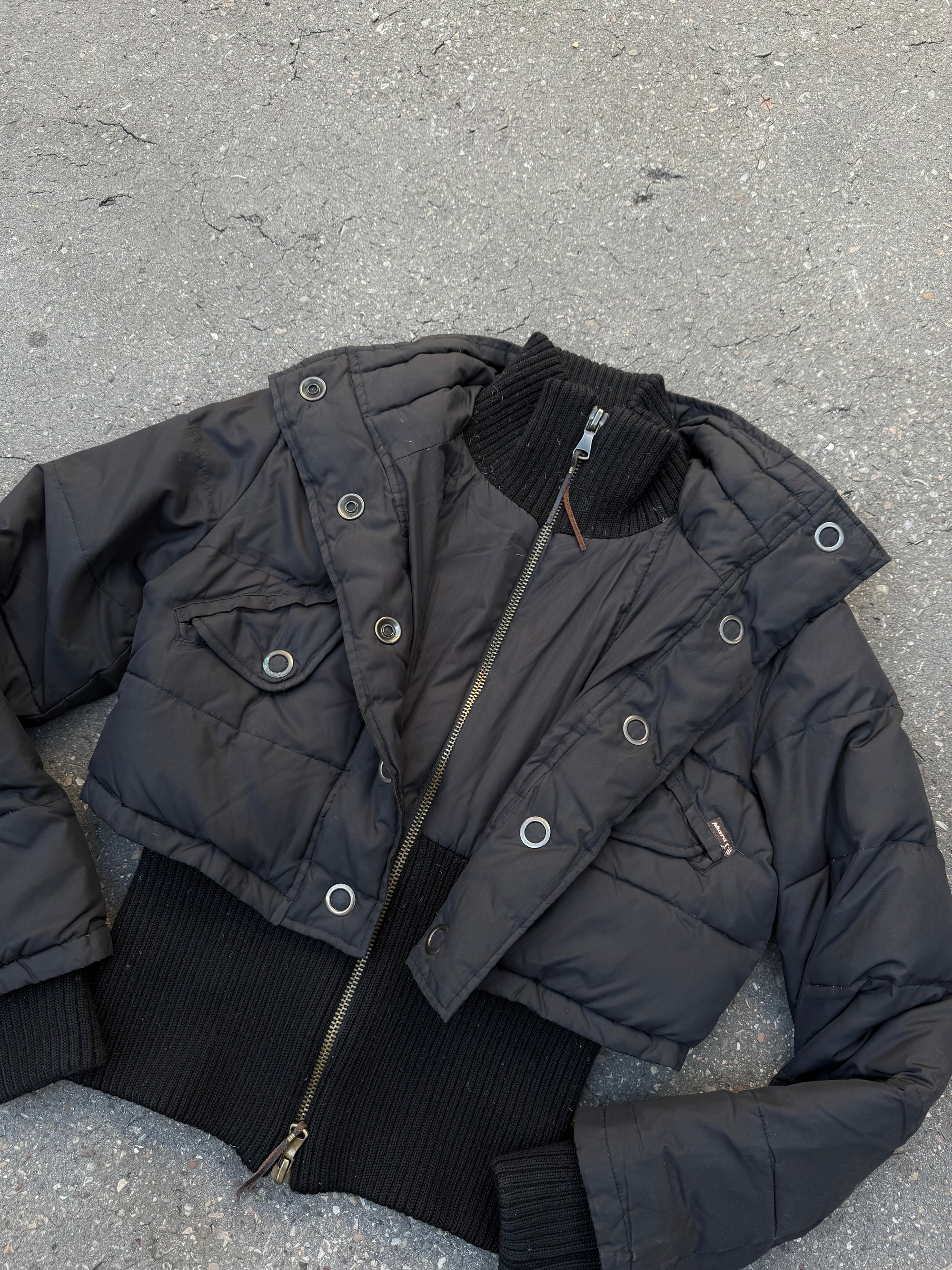 Eine schwarze Double Zip cropped Pufferjacke von Phard in S/M