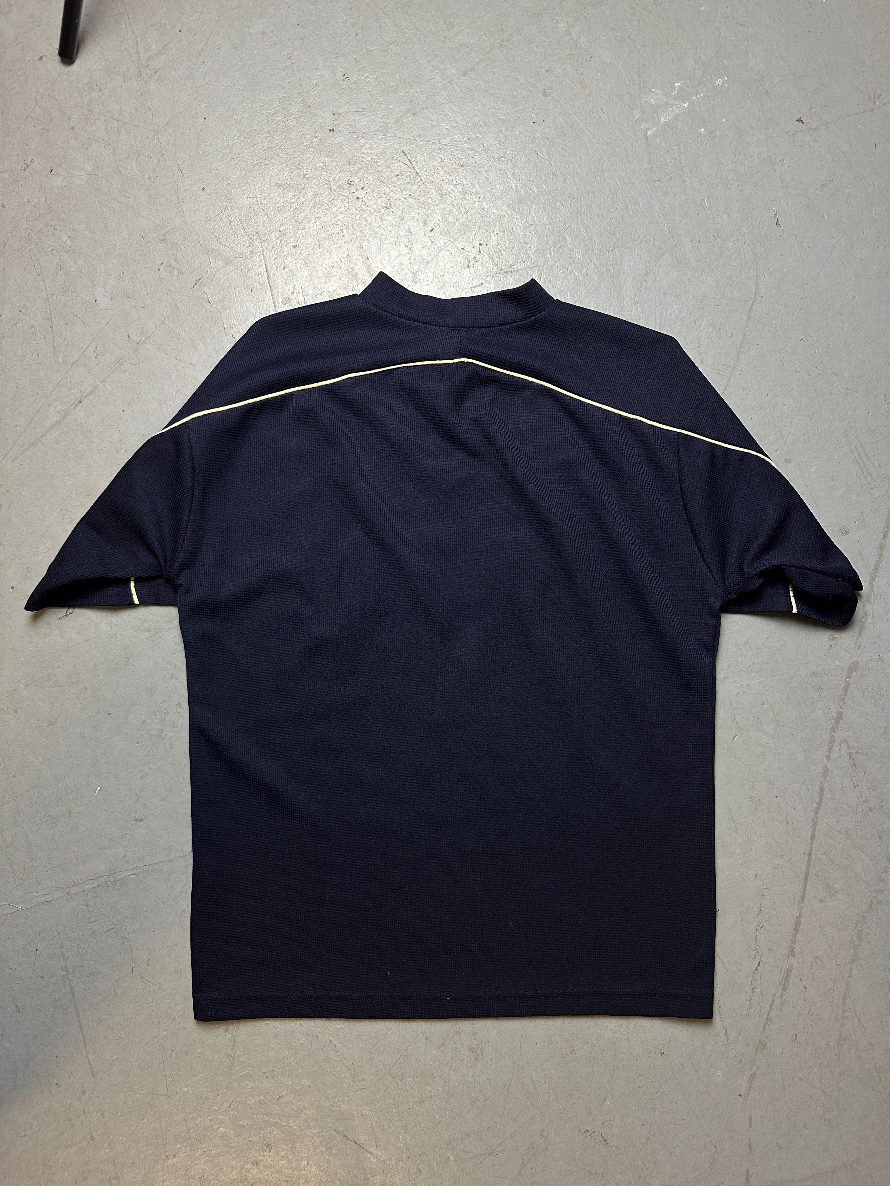 Produktbild von einem Vintage Nike Blue T-Shirt von hinten