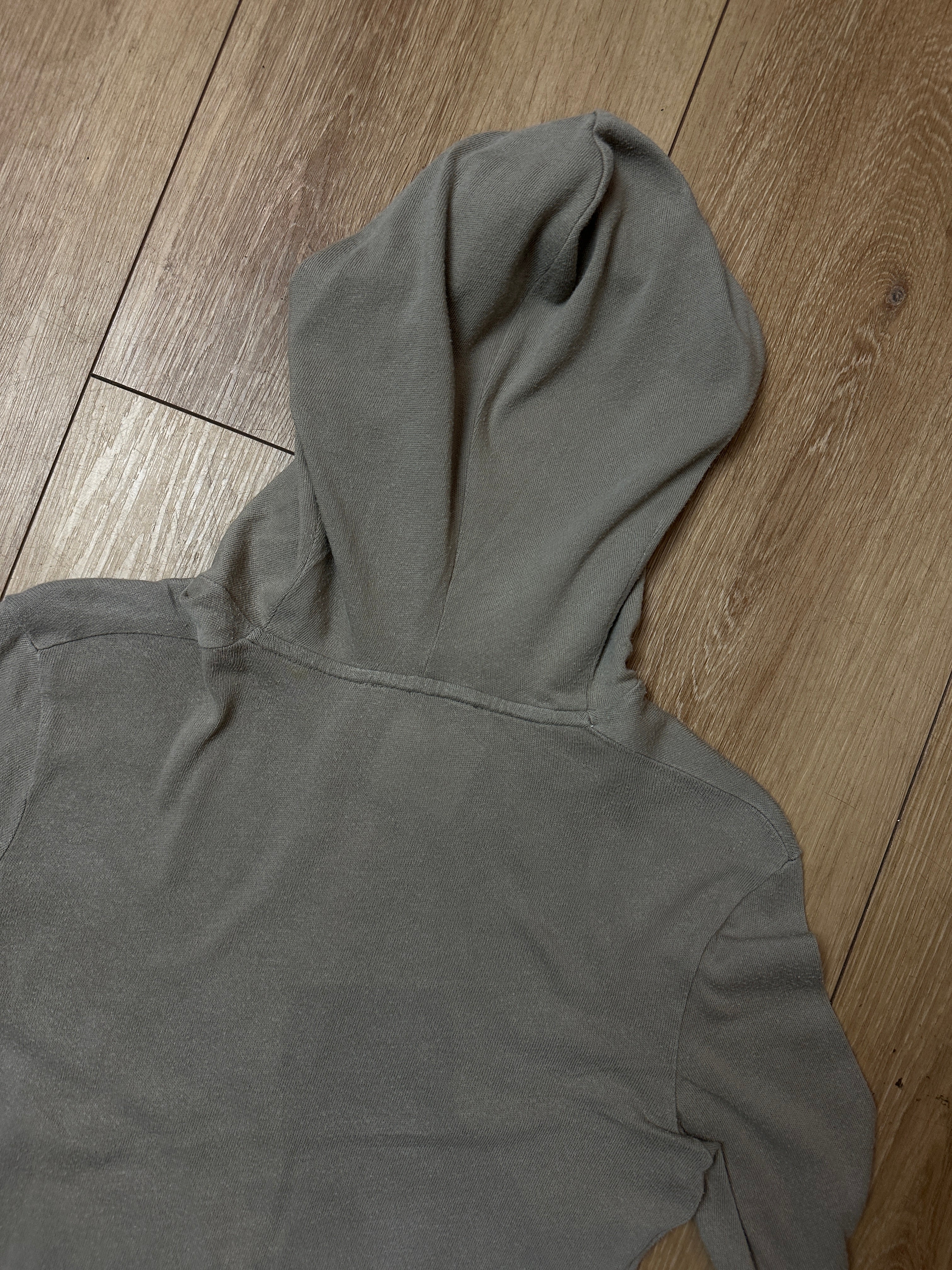 Detailbild Vintage Light Strings Hoodie von hinten 