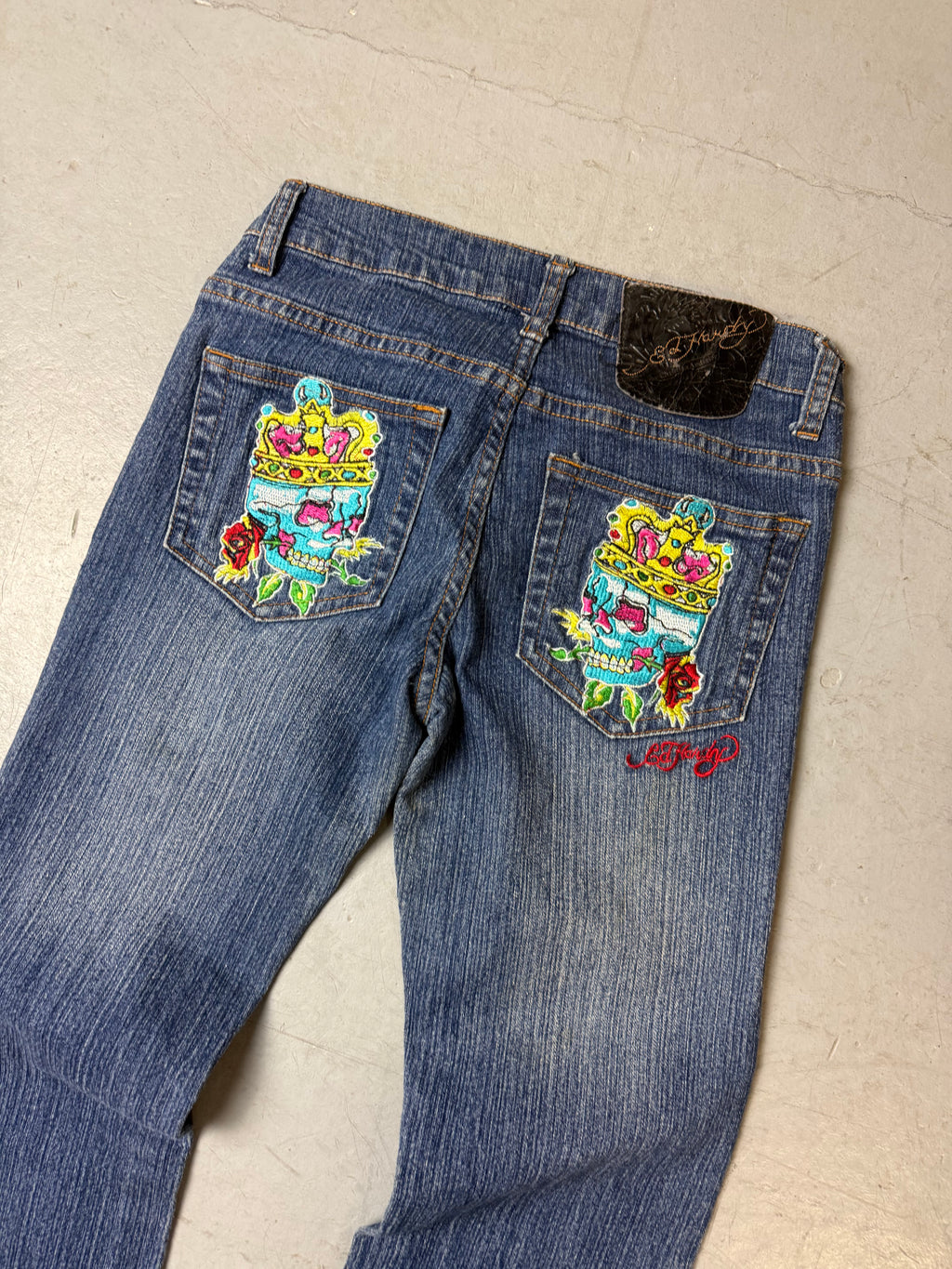 Detailbild von Vintage Ed Hardy Low Waist Bootcut Denim von hinten