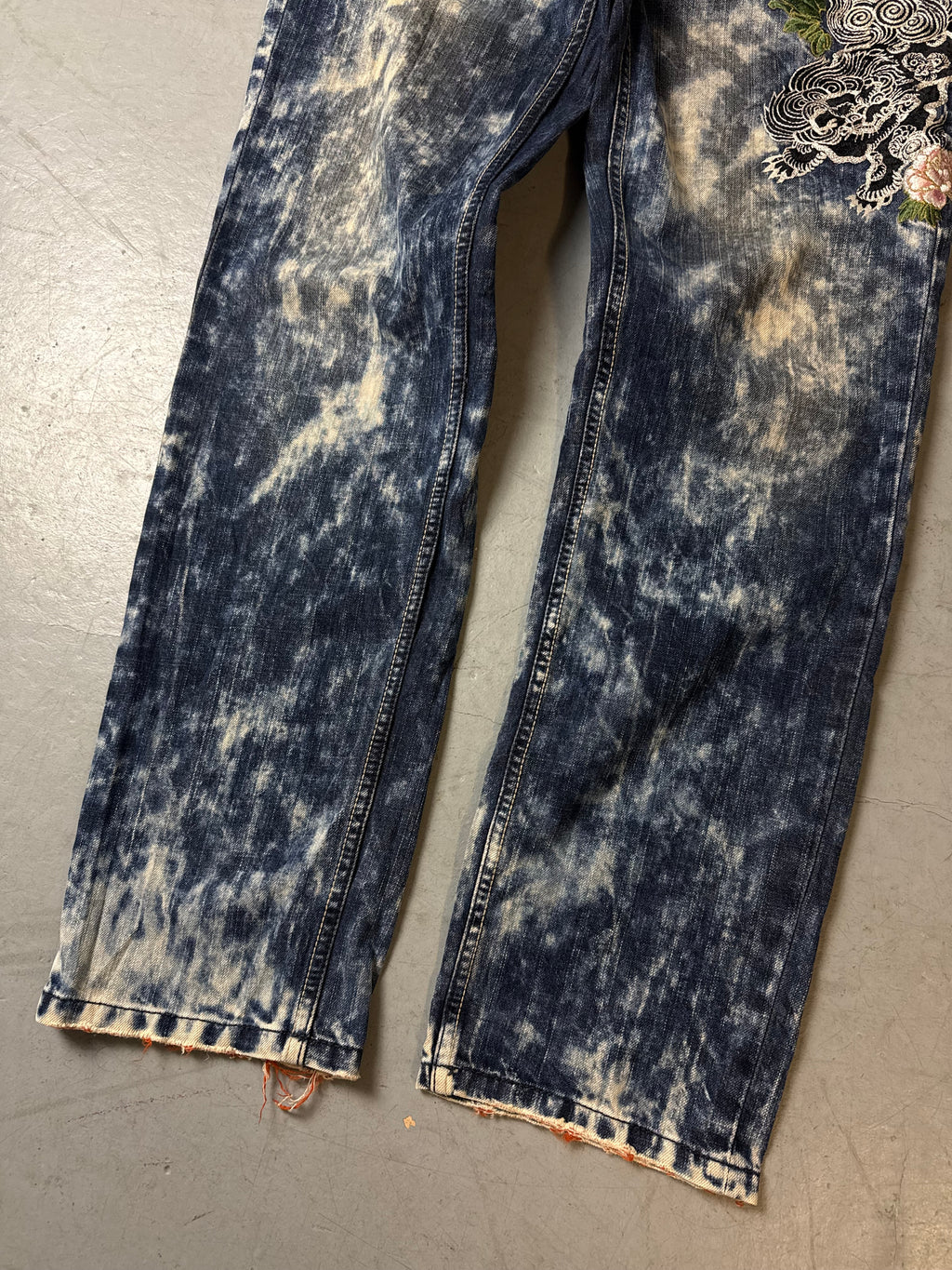 Detailbild von Vintage Big Train Japanese Washed Denim with Stitching von vorne