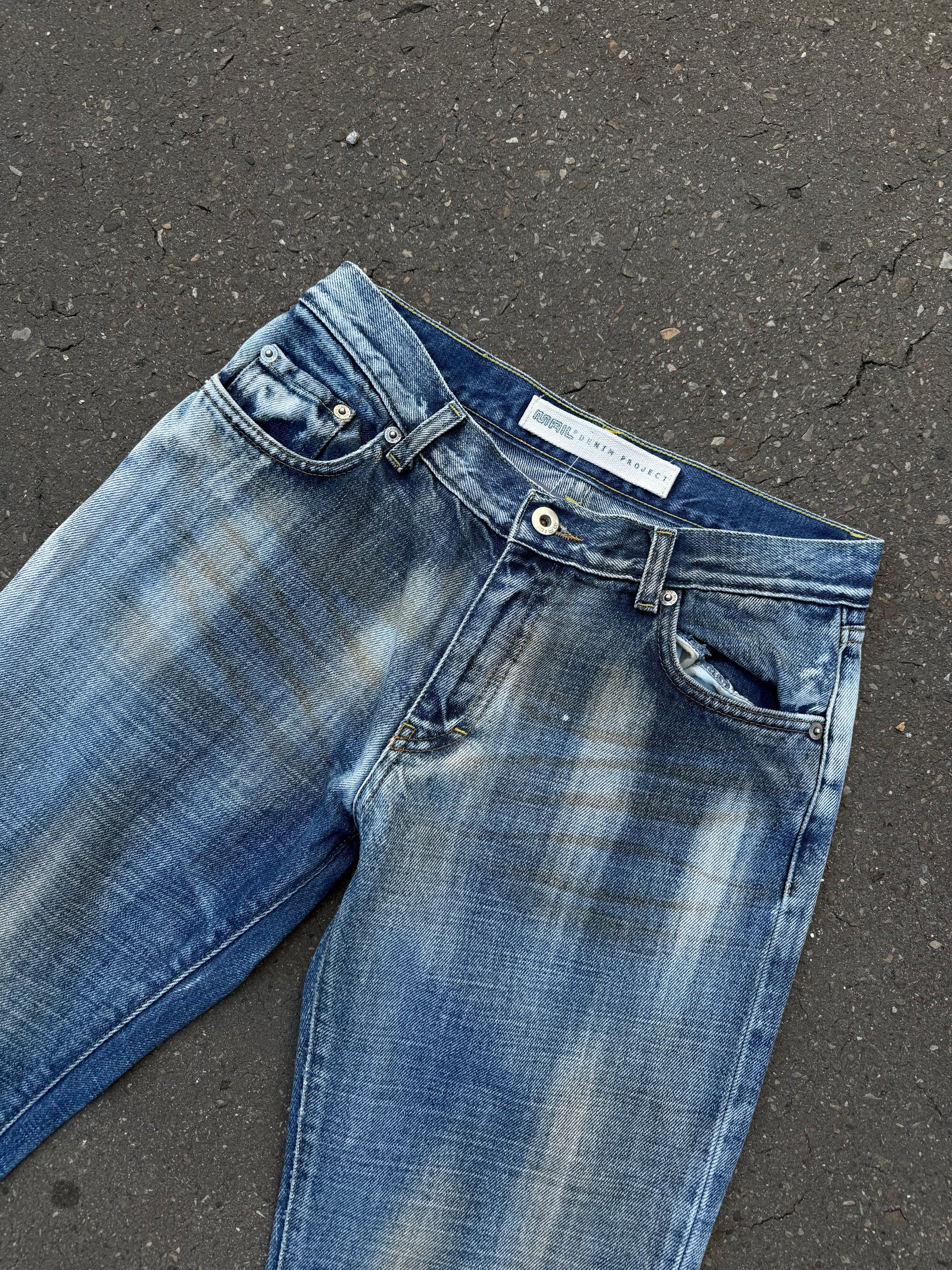 Eine Bootcut Jeans von der Marke Mail in einem Blau-Weiß-Braunen Washing in S