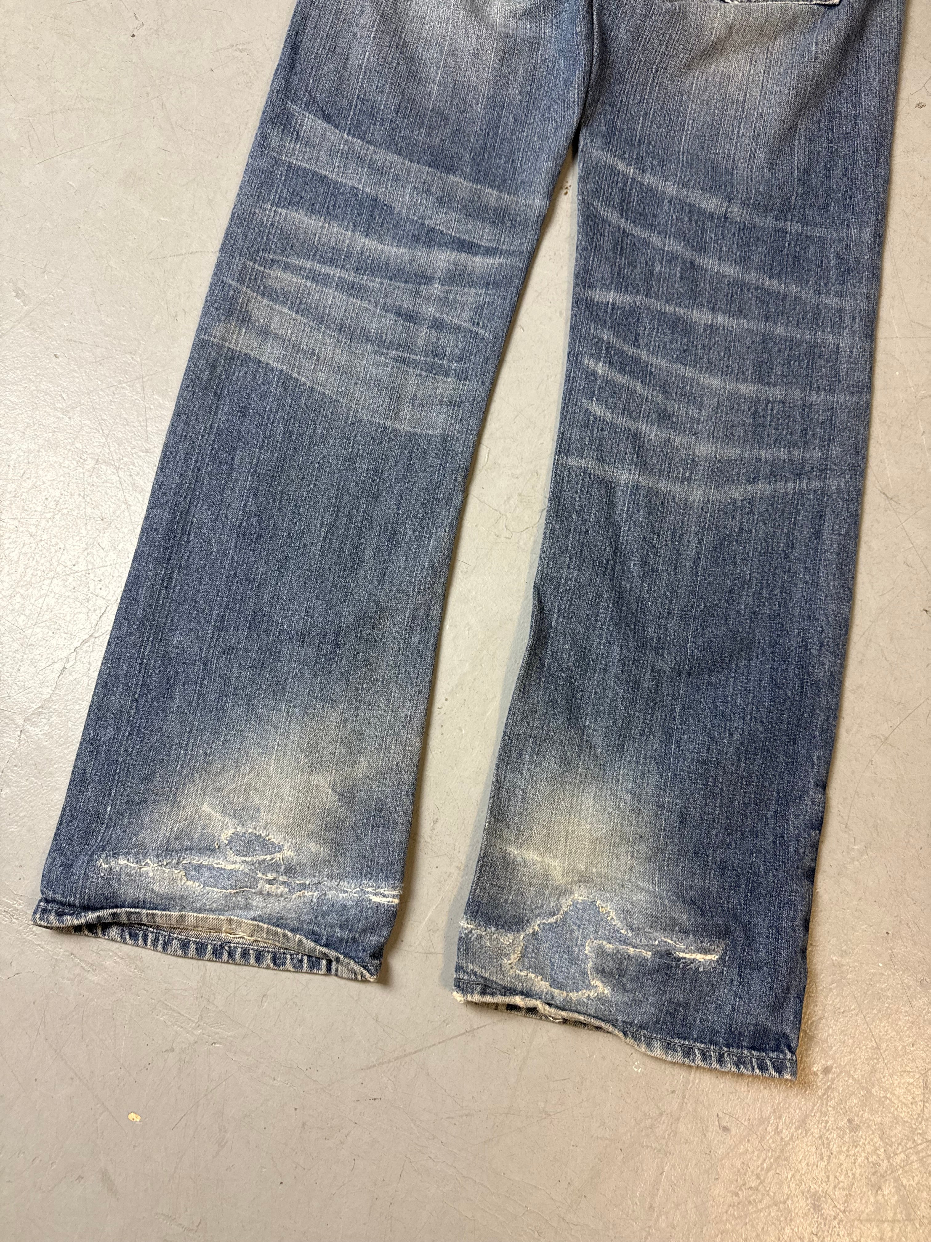 Detailliertes Produktbild von Vintage True Religion Baggy Denim with Studded Pockets M/L von hinten