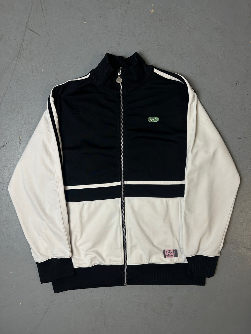 Produktbild von Vintage Nike Track Jacket Von vorne