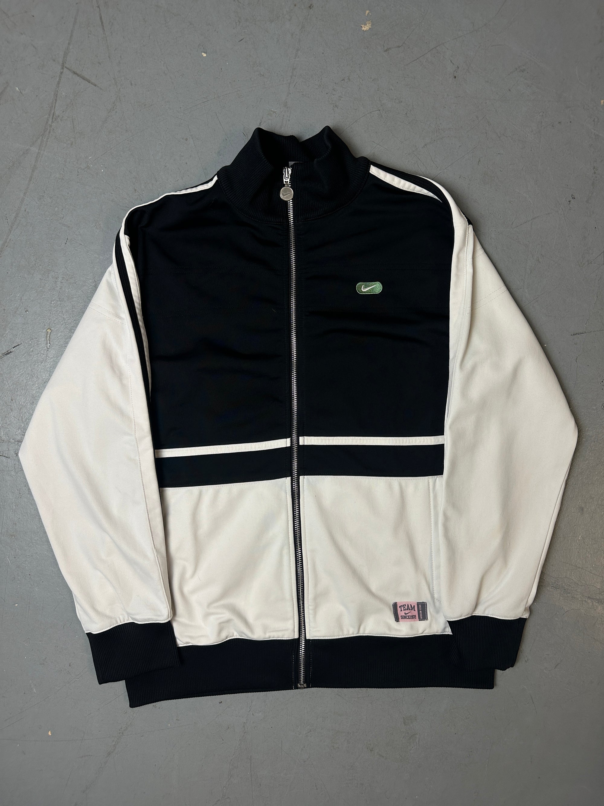 Produktbild von Vintage Nike Track Jacket Von vorne