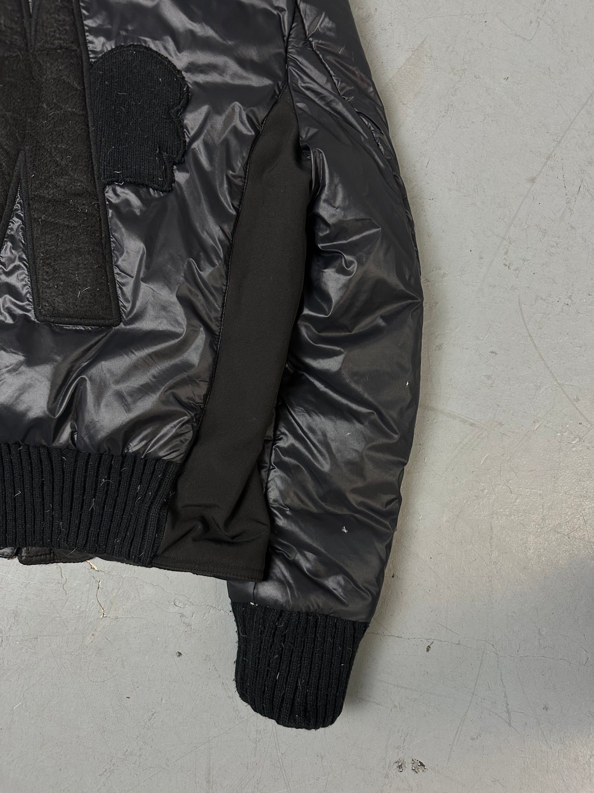 Eine schwarze leicht cropped Jacke von Moncler in S
