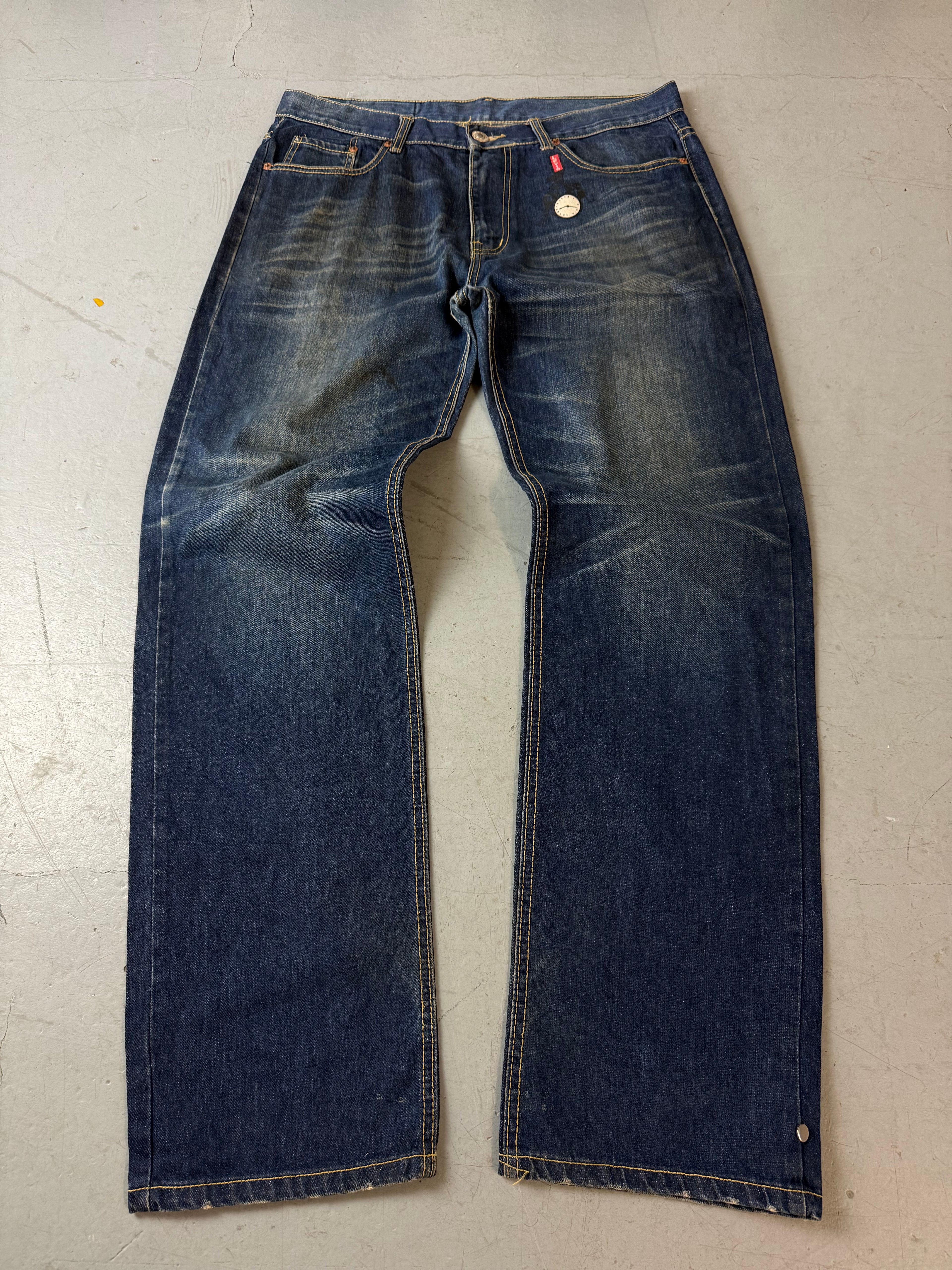 Vintage Levis Dark Blue Baggy Denim with Backprint für Herren. Y2K Second Hand 2000s Fashion