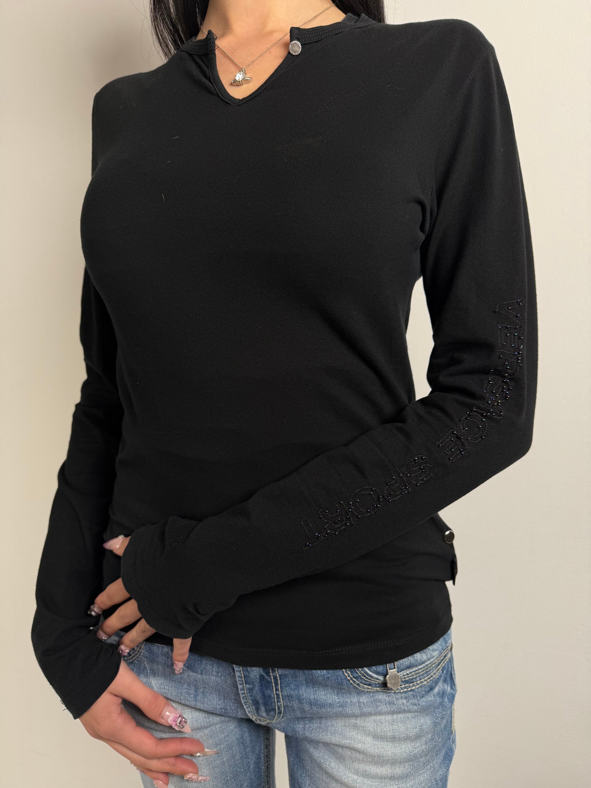 Tragebild Vintage Versace Sport Black Longsleeve von vorne