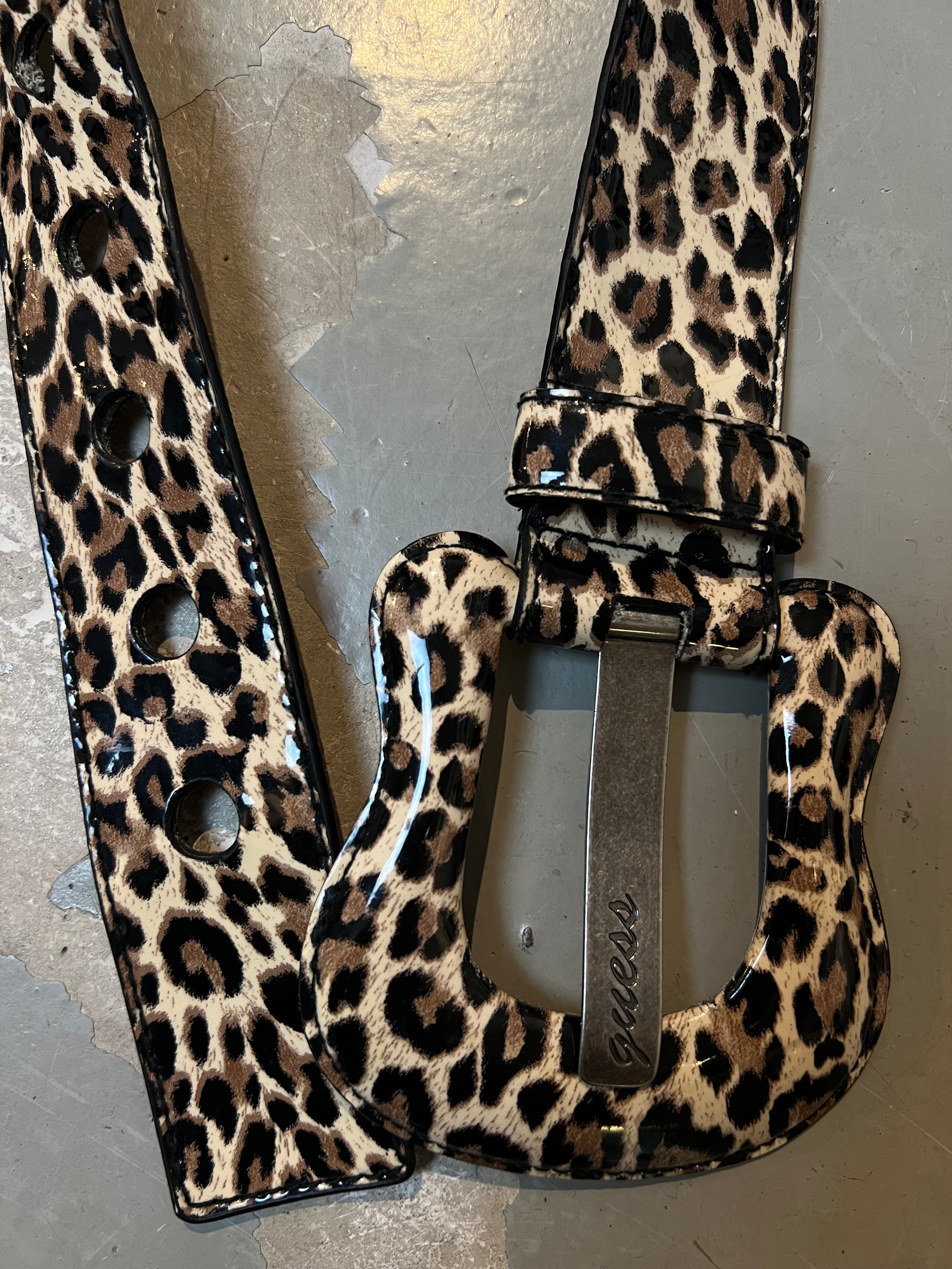 Vintage Guess Leo Belt