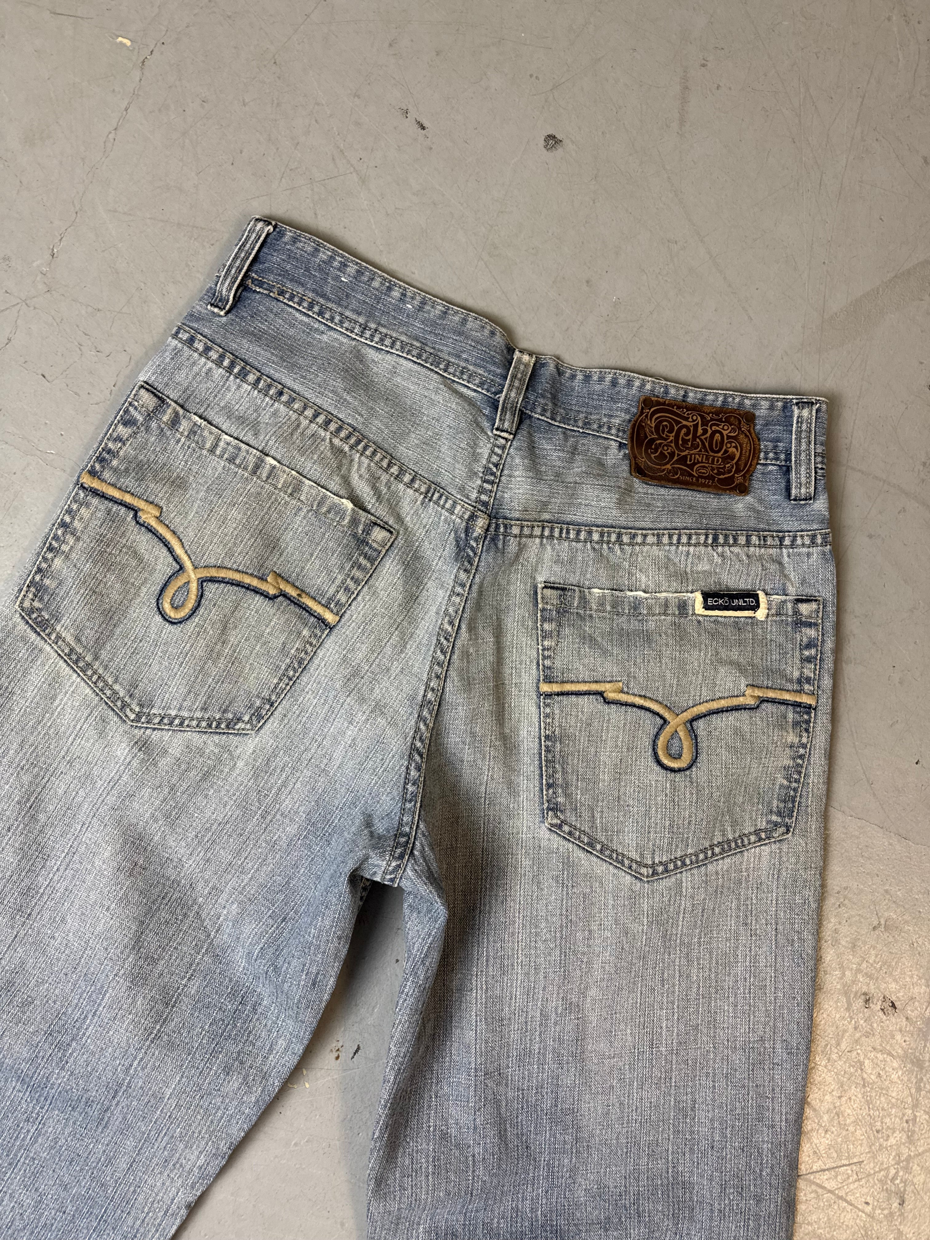 Detailbild von einer Vintage Ecko Unltd. Light Blue Baggy Denim von hinten