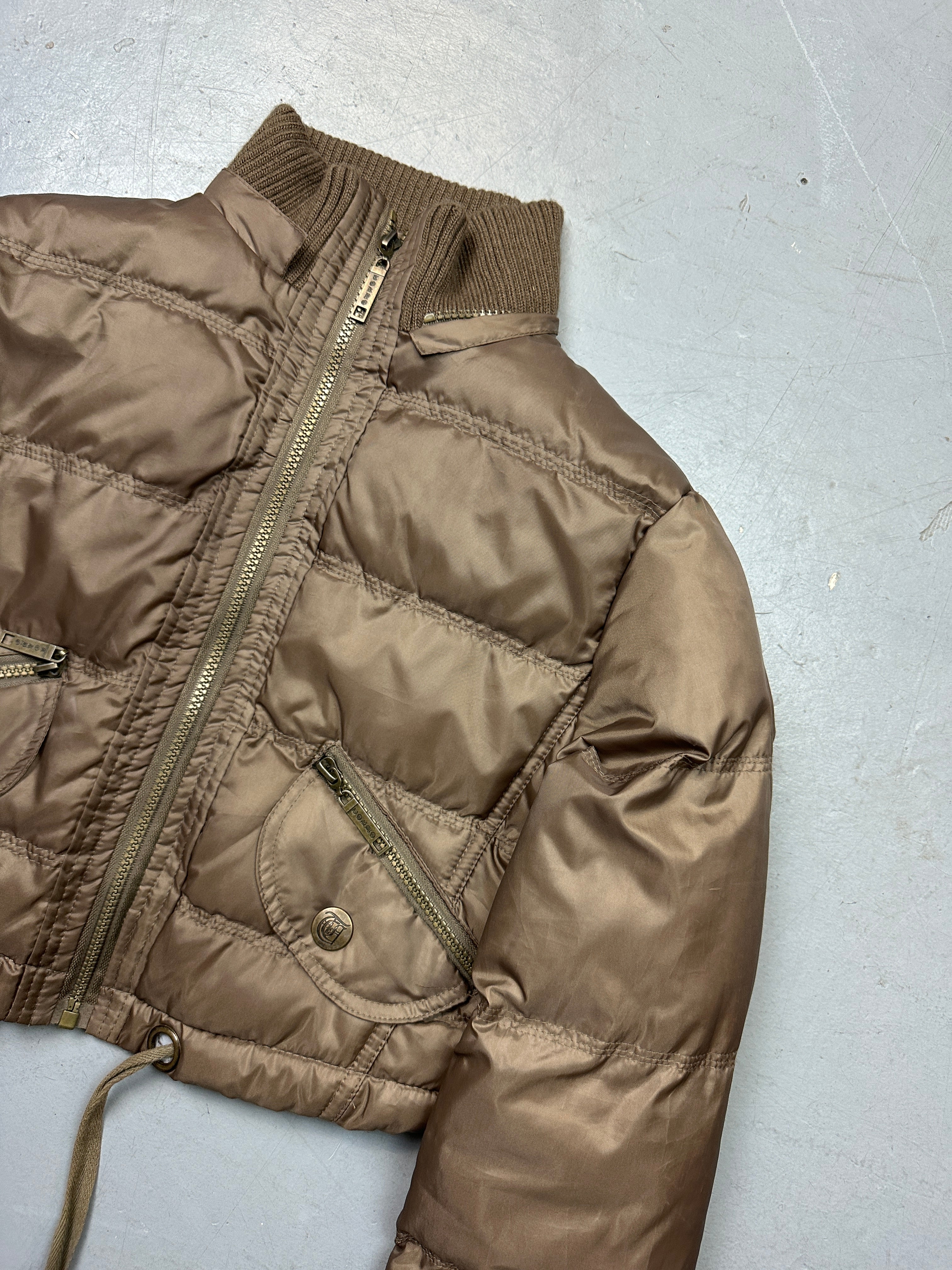 Vintage Brown Super Cropped Puffer Jacket für Damen. Y2K Second Hand 2000s Fashion