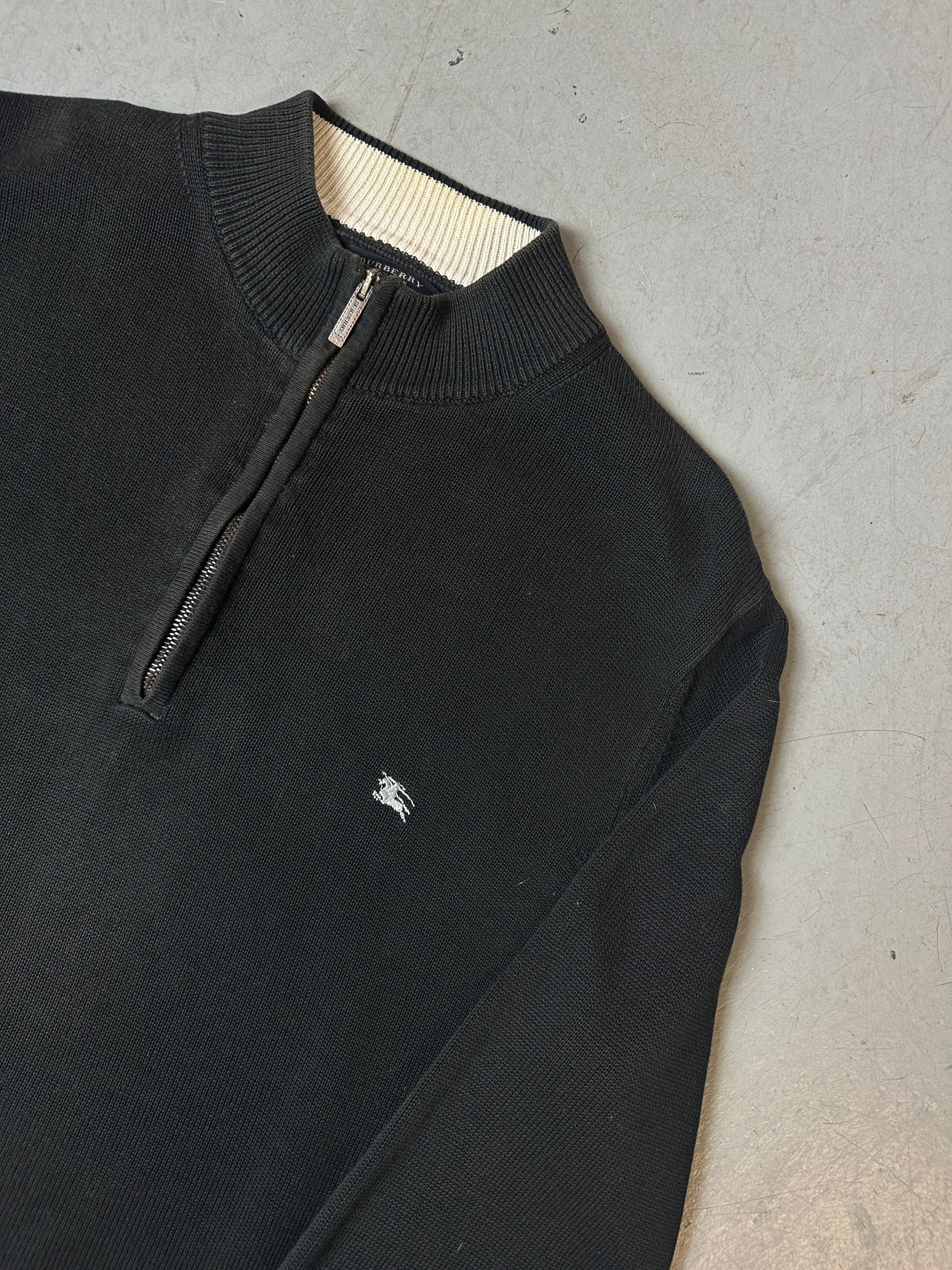 Detailbild von Vintage Black Burberry Knit Sweater von vorne