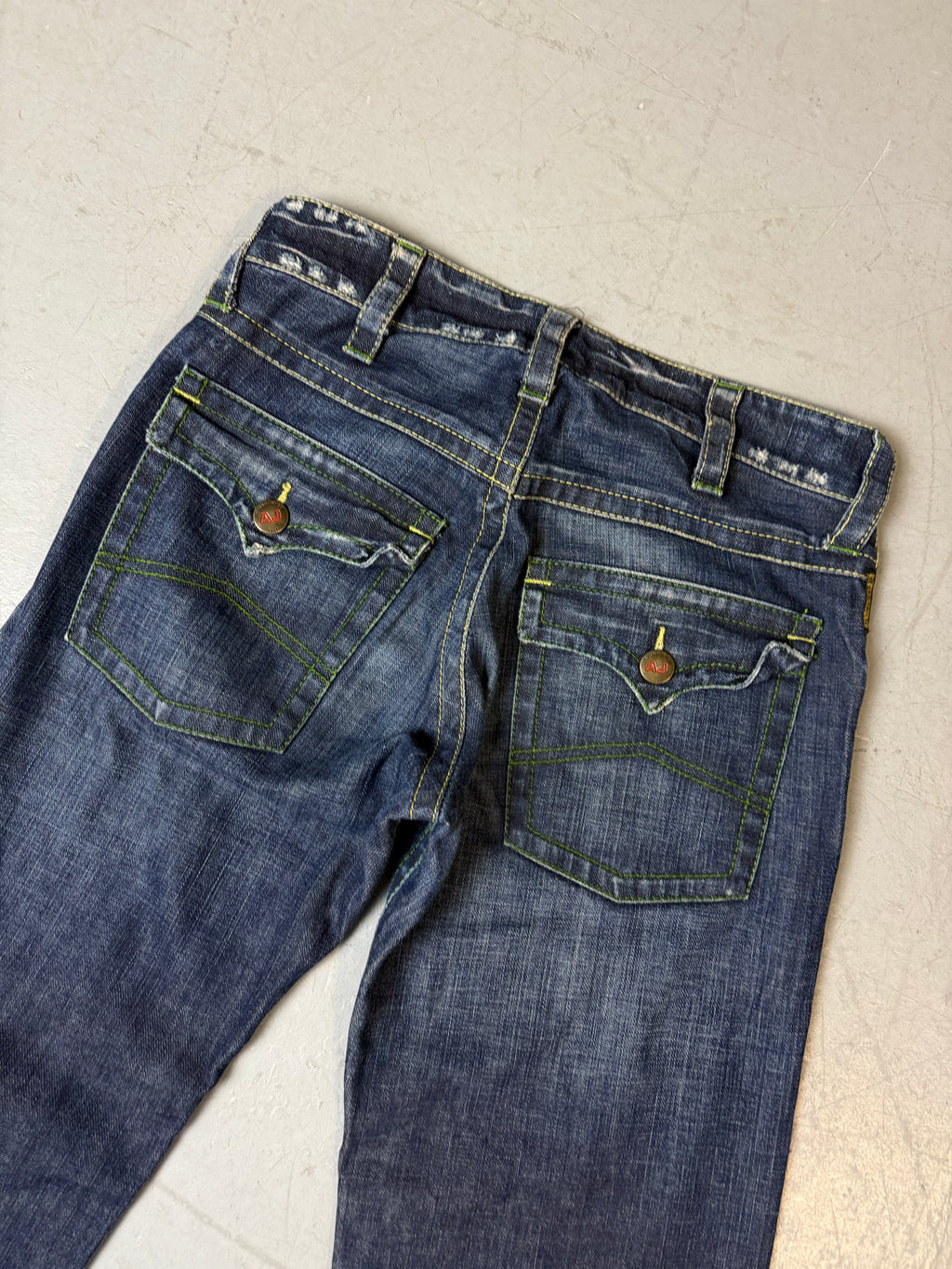 Eine dunkelblaue Straight leg Jeans von Armani mid waist 