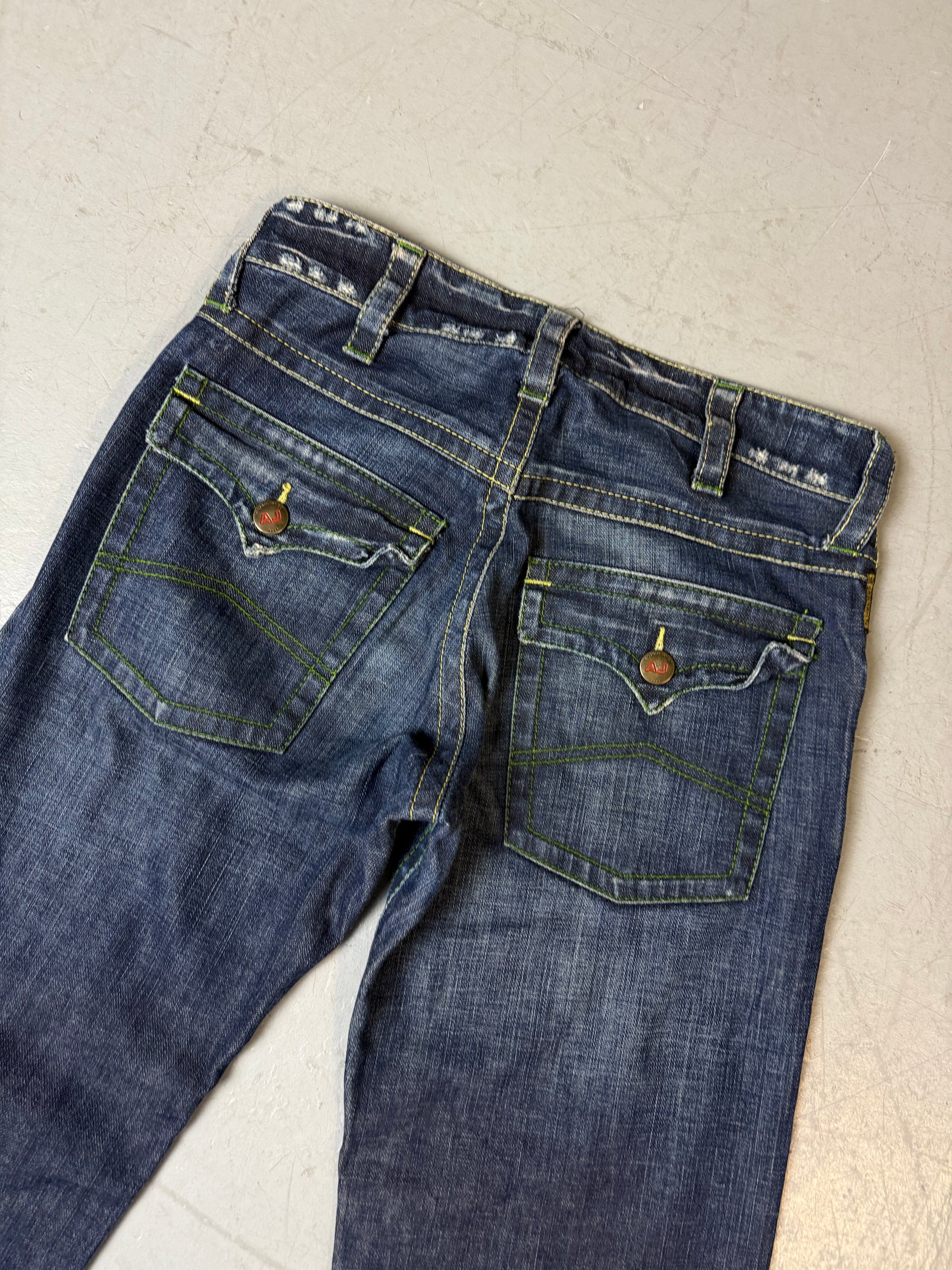 Eine dunkelblaue Straight leg Jeans von Armani mid waist 