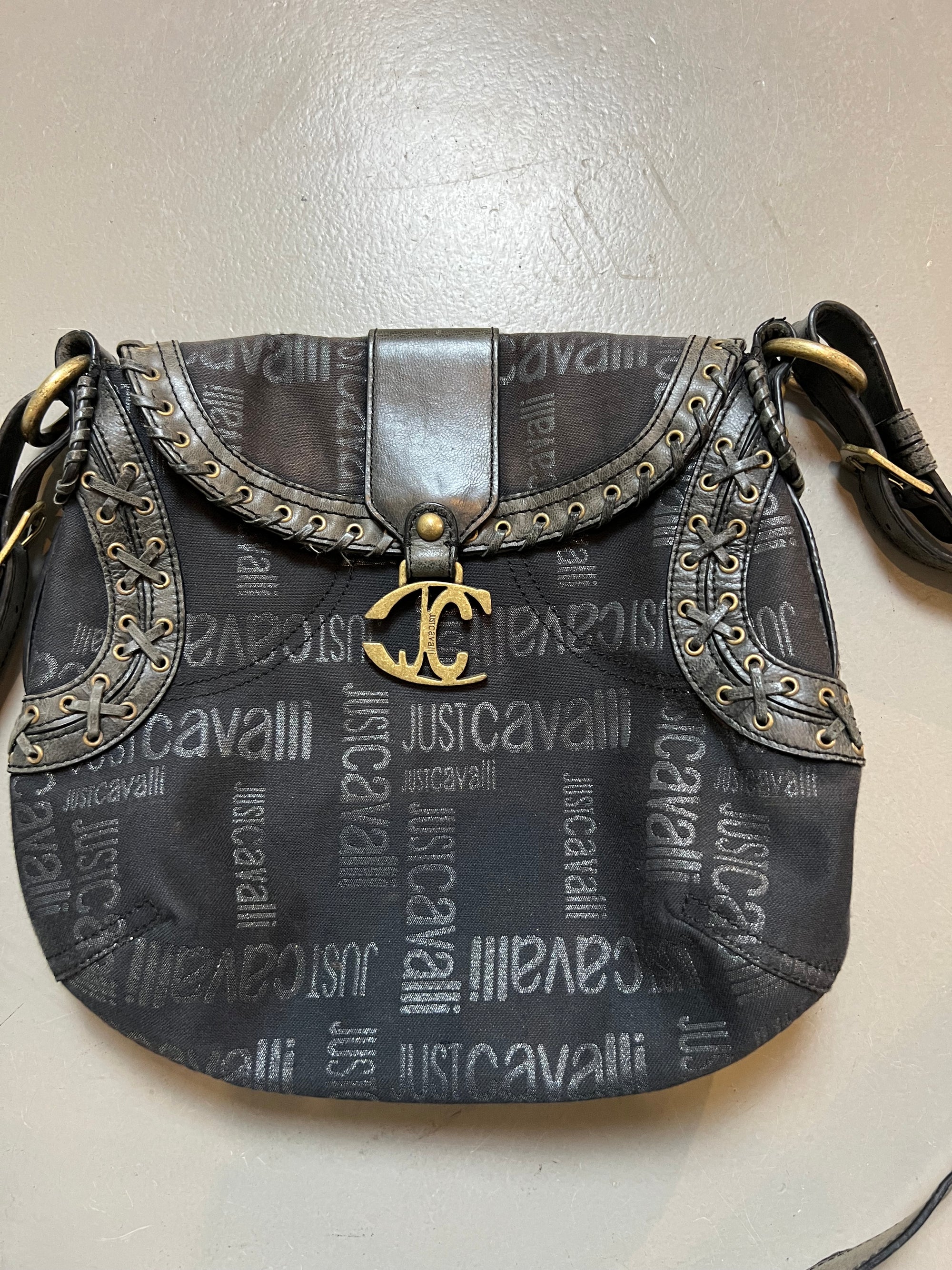 Eine Y2K Designer Umhängetasche von Just Cavalli, der Marke von Roberto Cavalli, in schwarz braun 