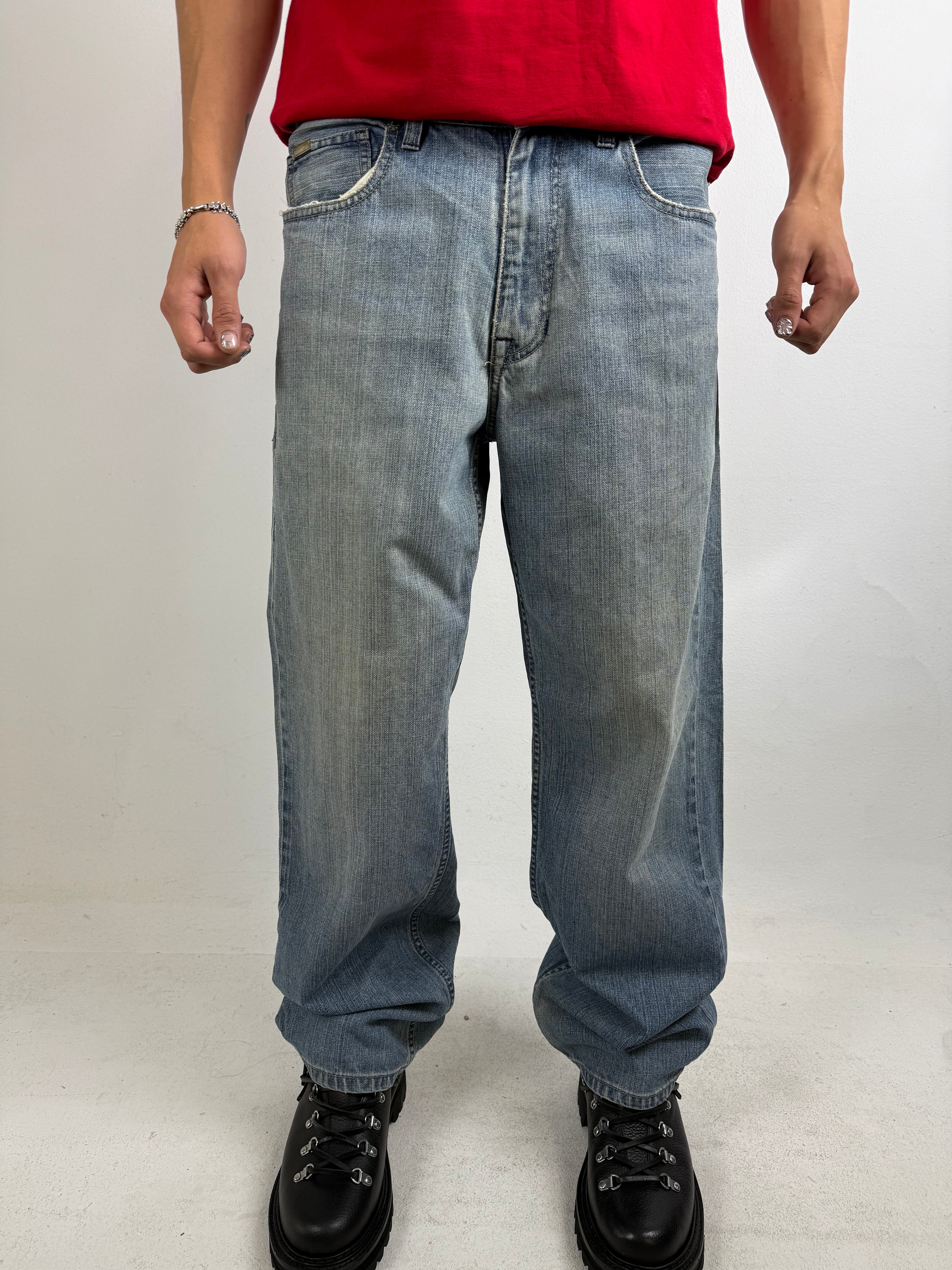 Tragebild von einer Vintage Ecko Unltd. Light Blue Baggy Denim von vorne