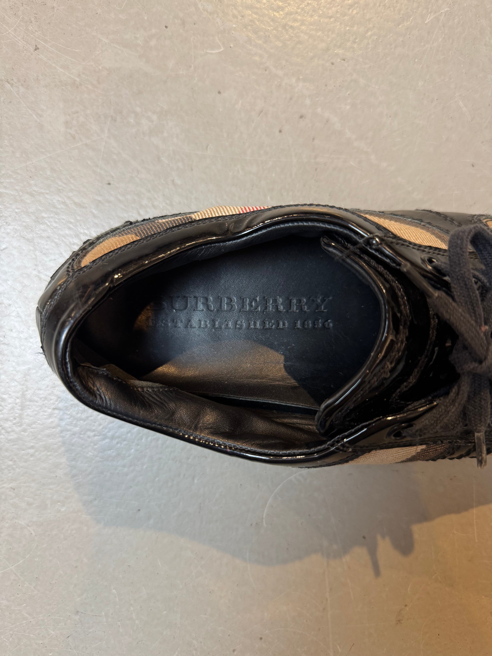 Vintage Black Burberry Flat Sneaker 38