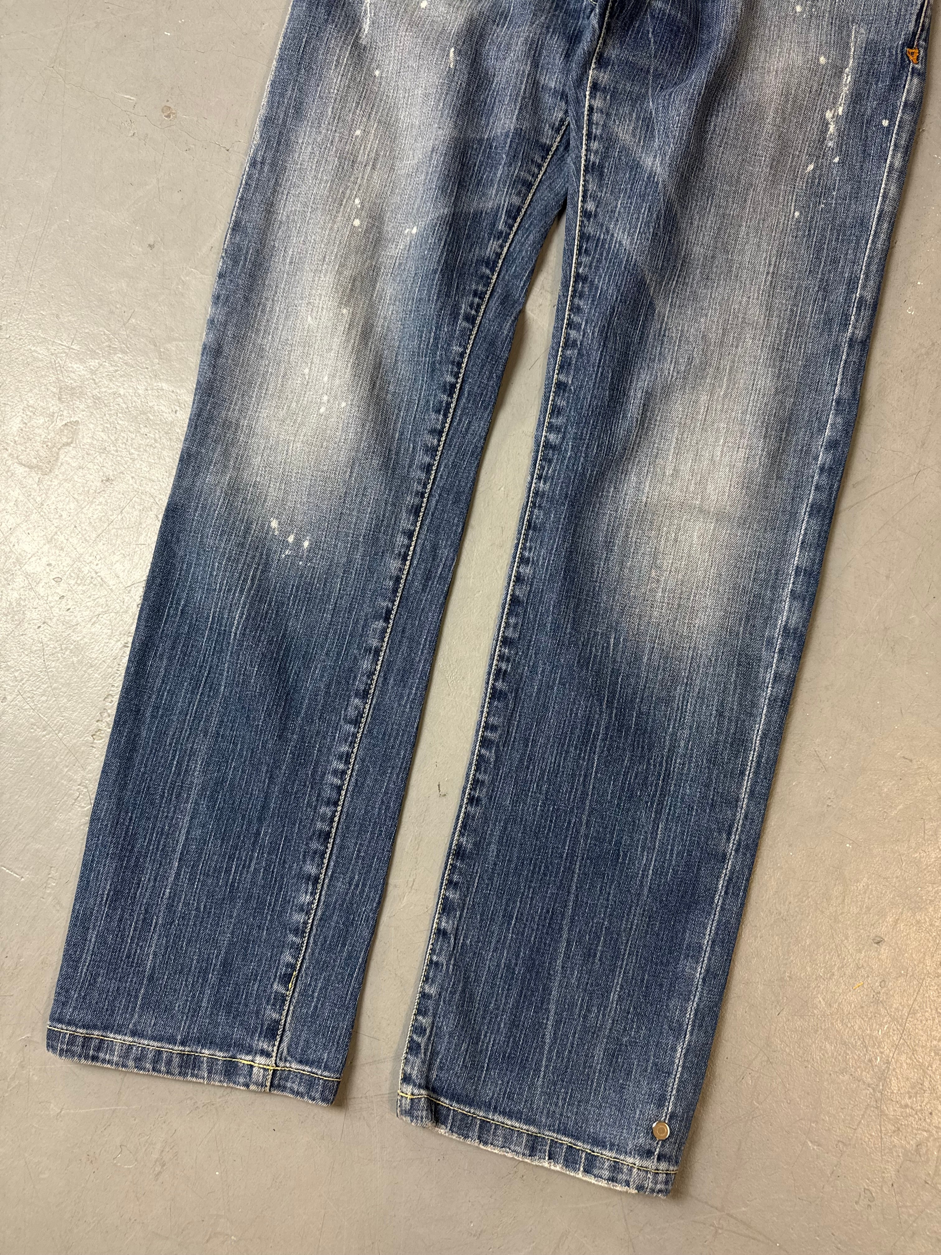 Detailliertes Produktbild von Vintage Armani Jeans Blue Washed Straight Leg Denim M/L von vorne