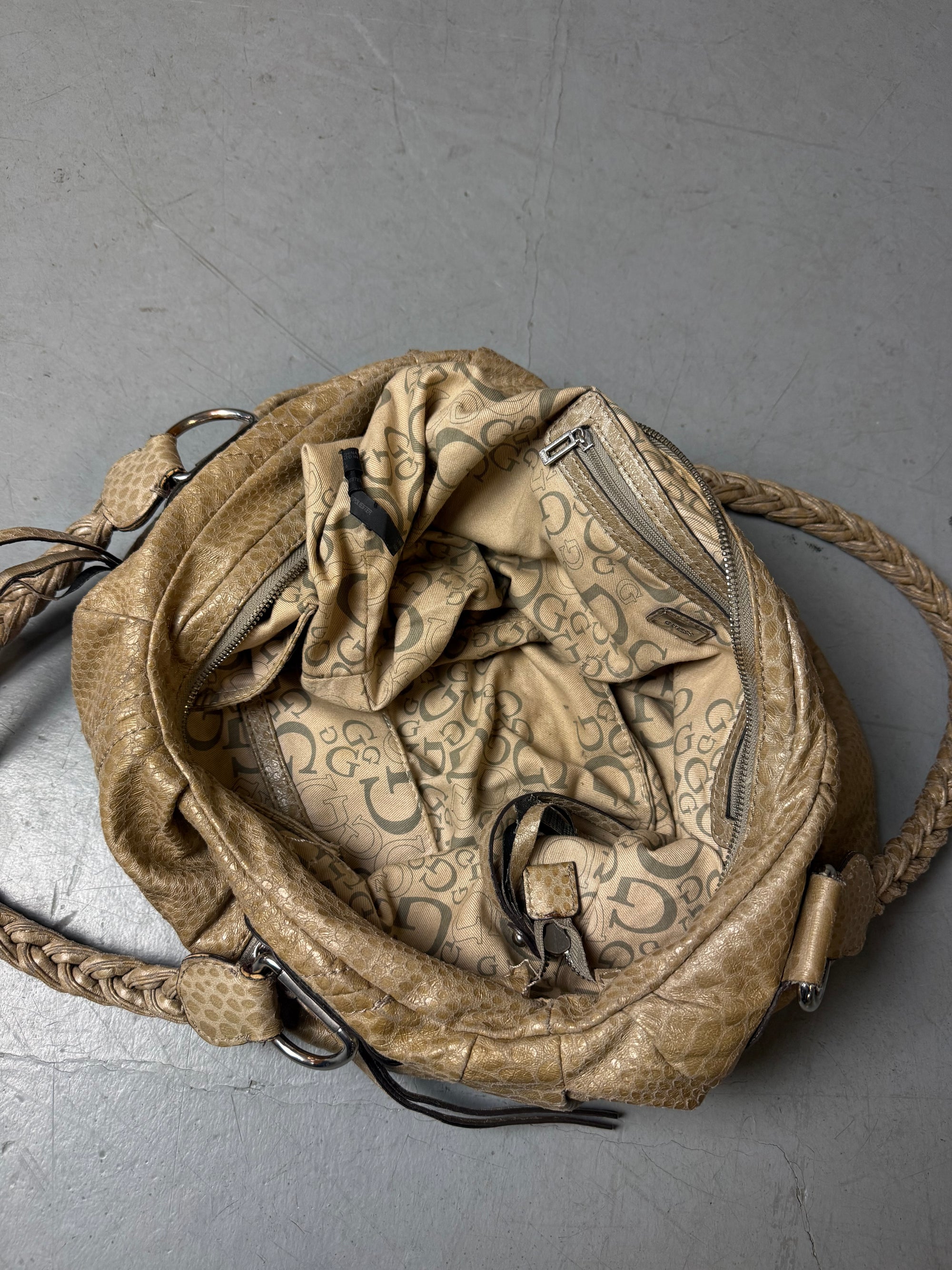 Detailbild von einer Vintage Guess Y2K Beige Snake Optic Bag von Tascheninnenfutter