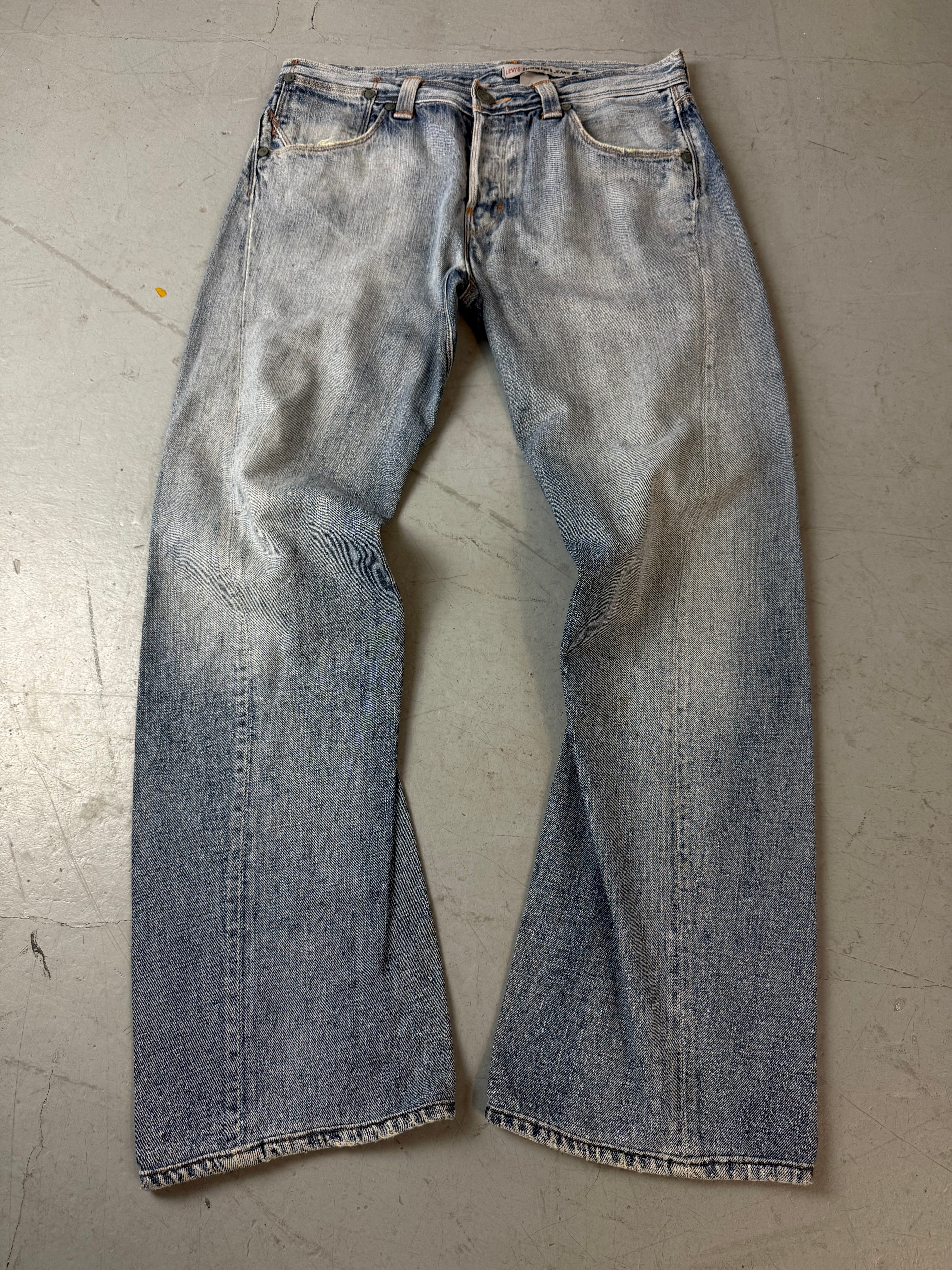 Vintage Levis Engineered Light Blue Baggy Denim für Herren. Y2K Second Hand 2000s Fashion