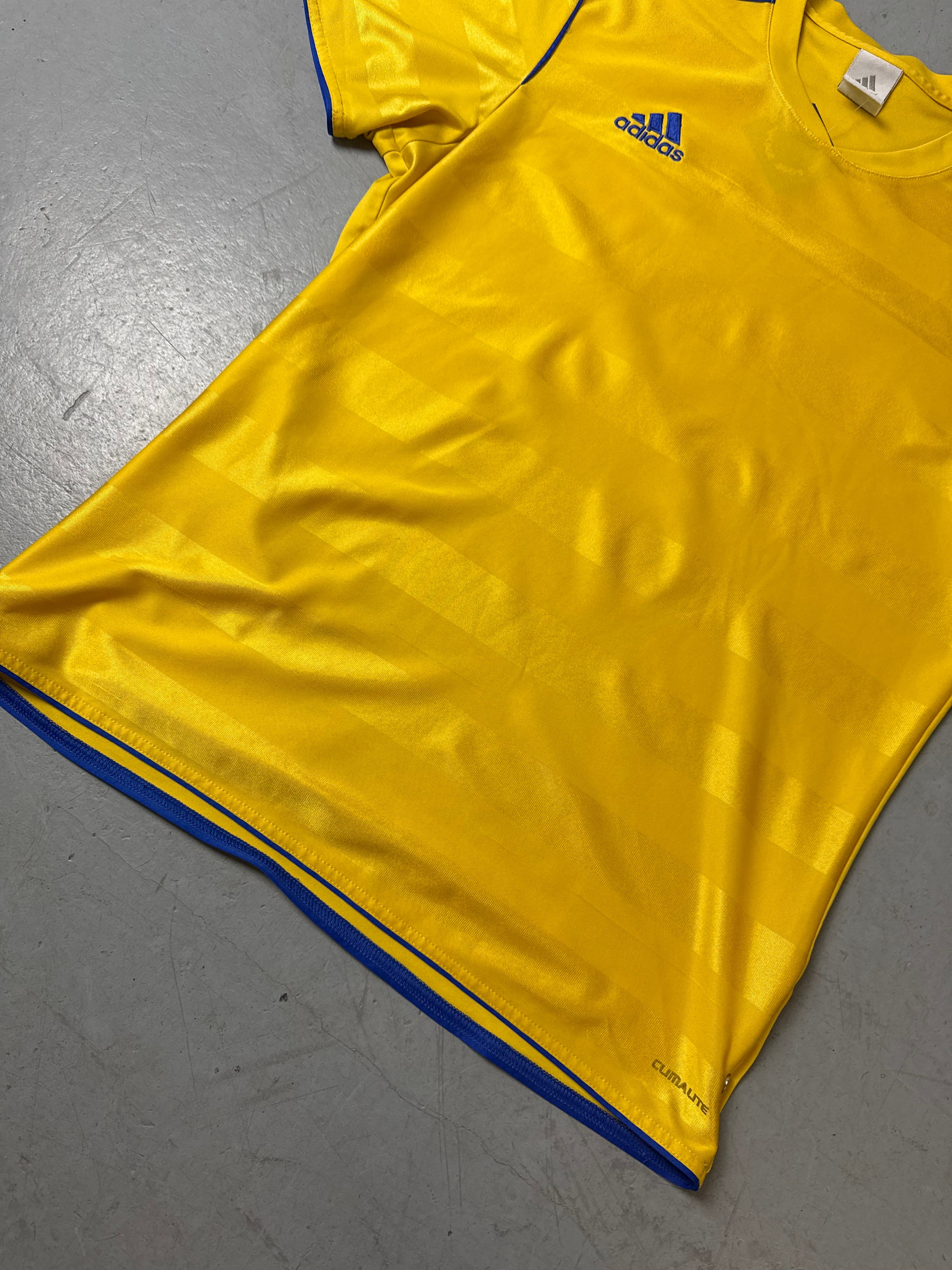 Detailbild von Vintage Adidas Yellow Sport T-Shirt von vorne