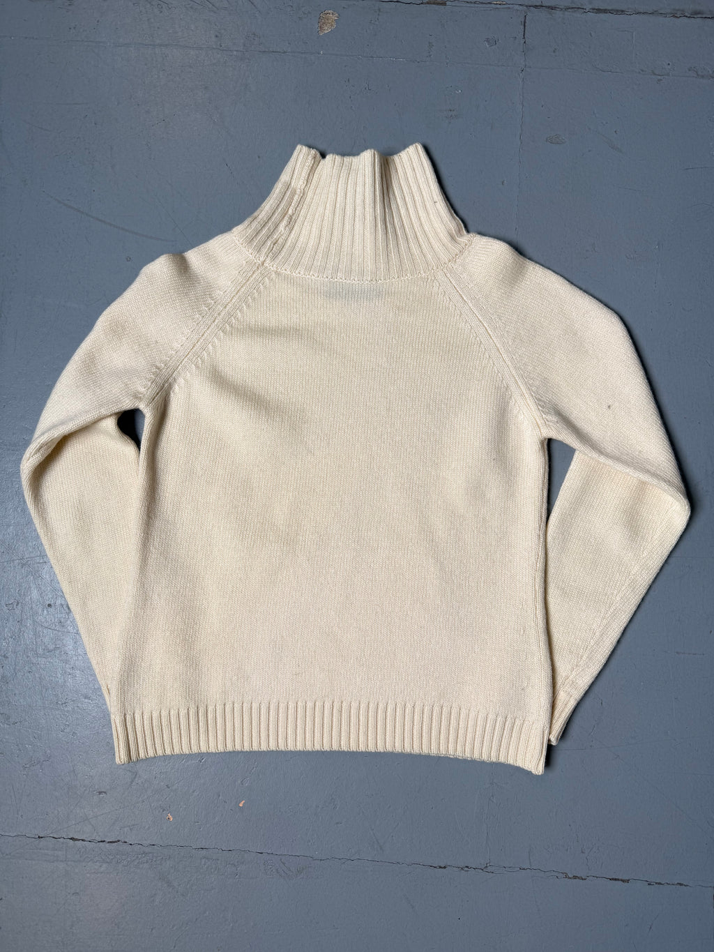 Vintage Lamborghini Cream Turtleneck Knit Sweater für Damen. Y2K Secondhand 2000s Fashion.