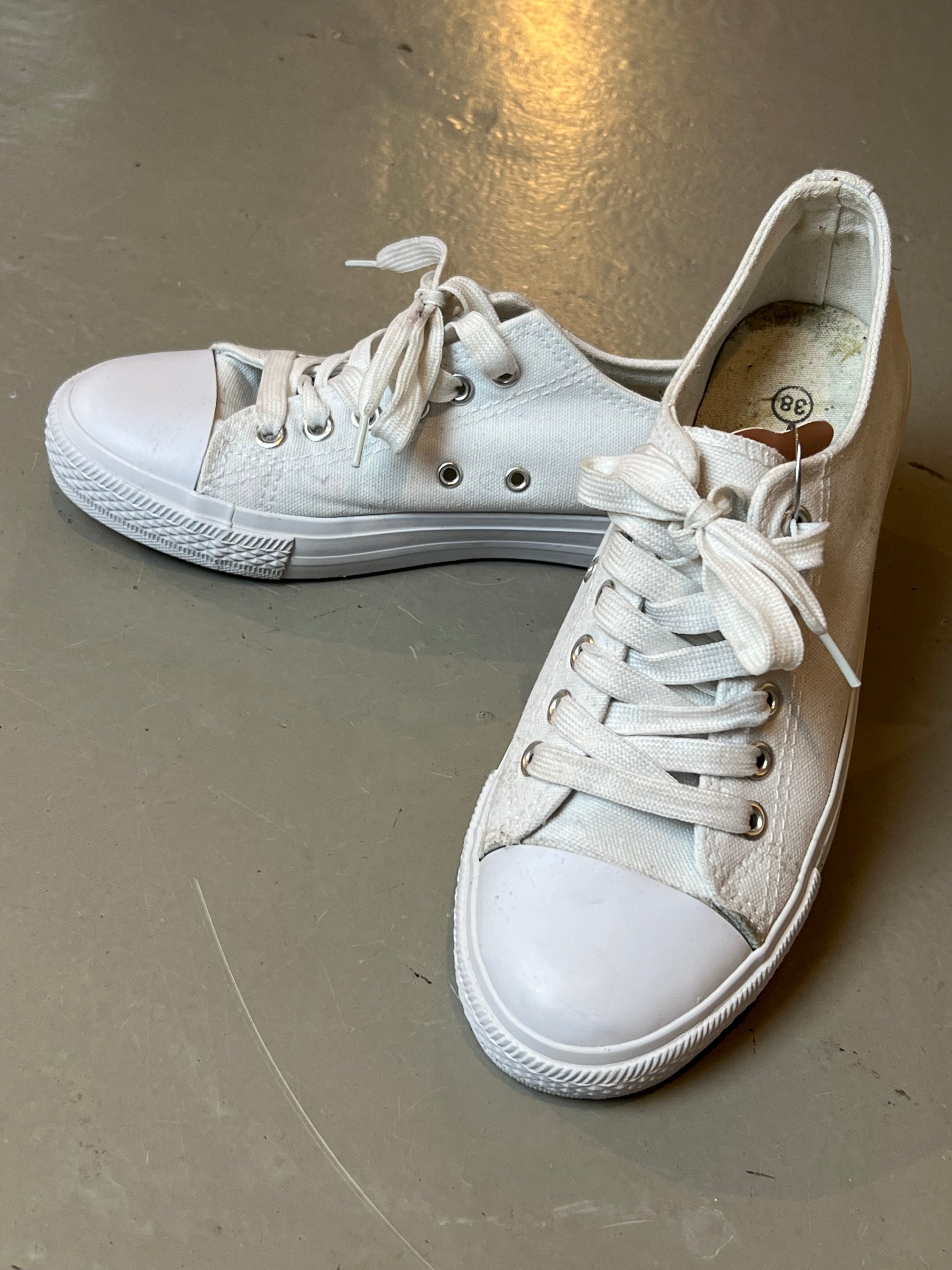 Vintage White Sport Sneaker 38
