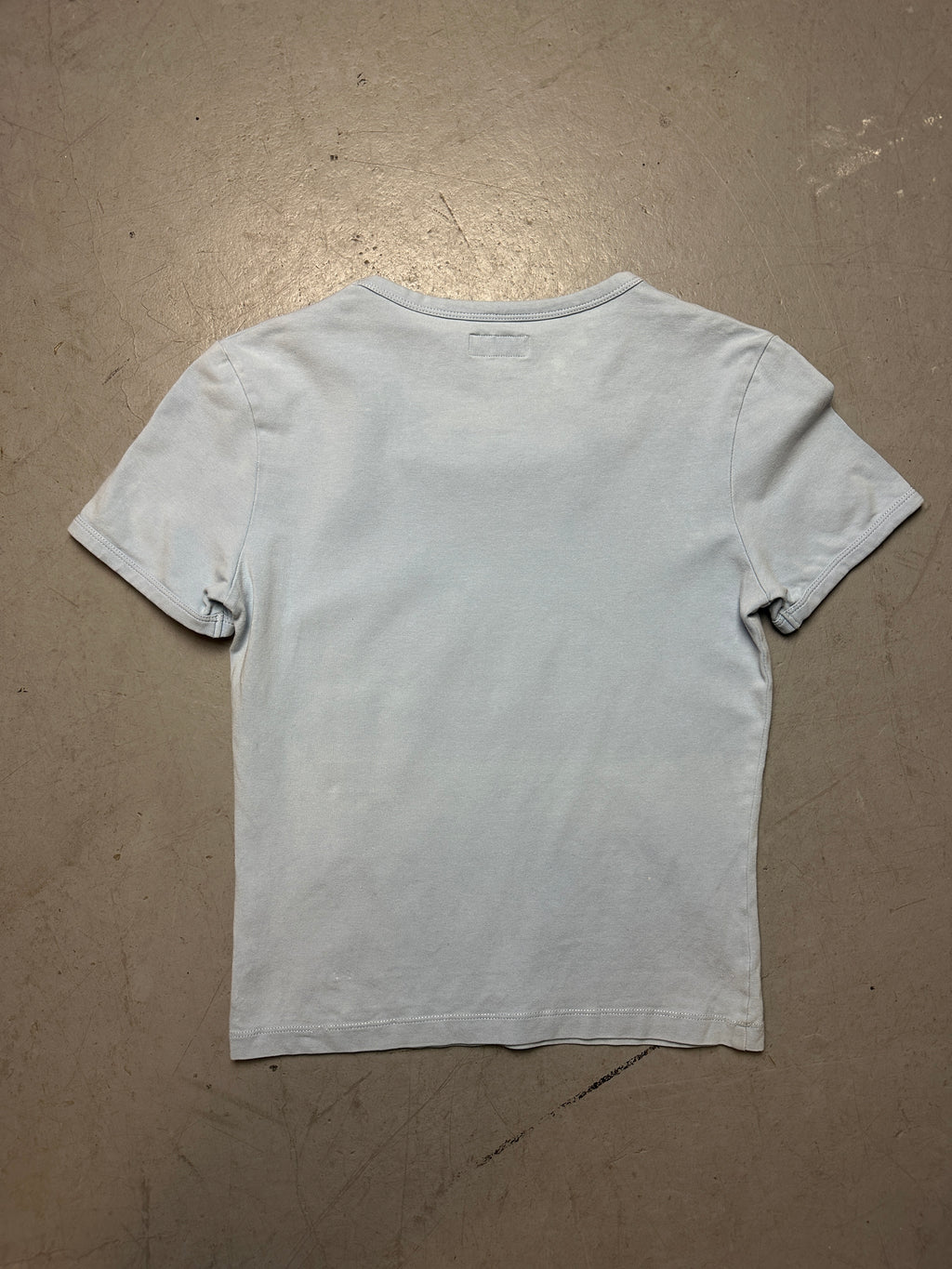 Produktbild von einem Vintage Guess Babyblue Baby Tee von hinten