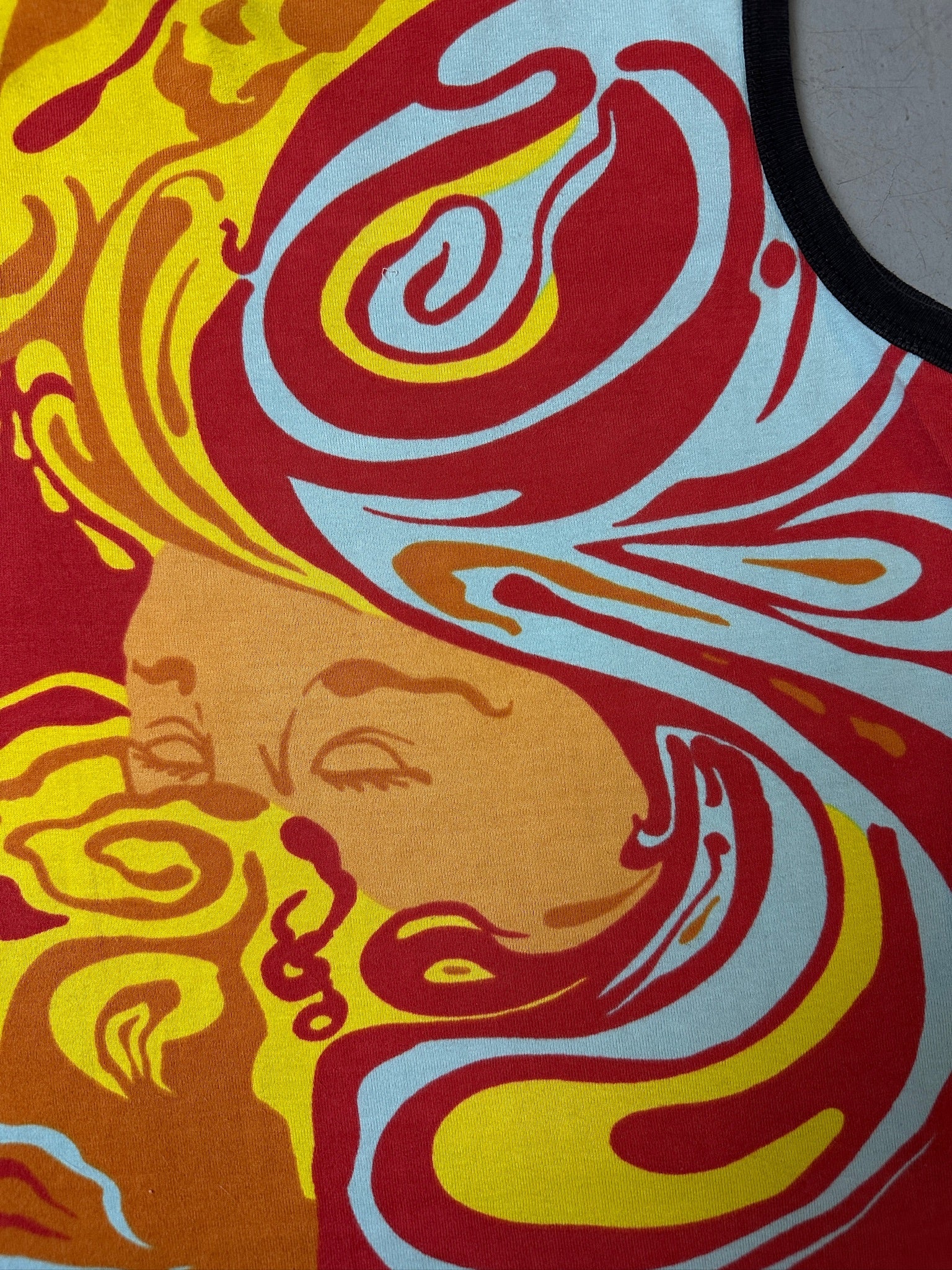 Detailsbild von Vintage Madonna Colorful Tank Top von hinten