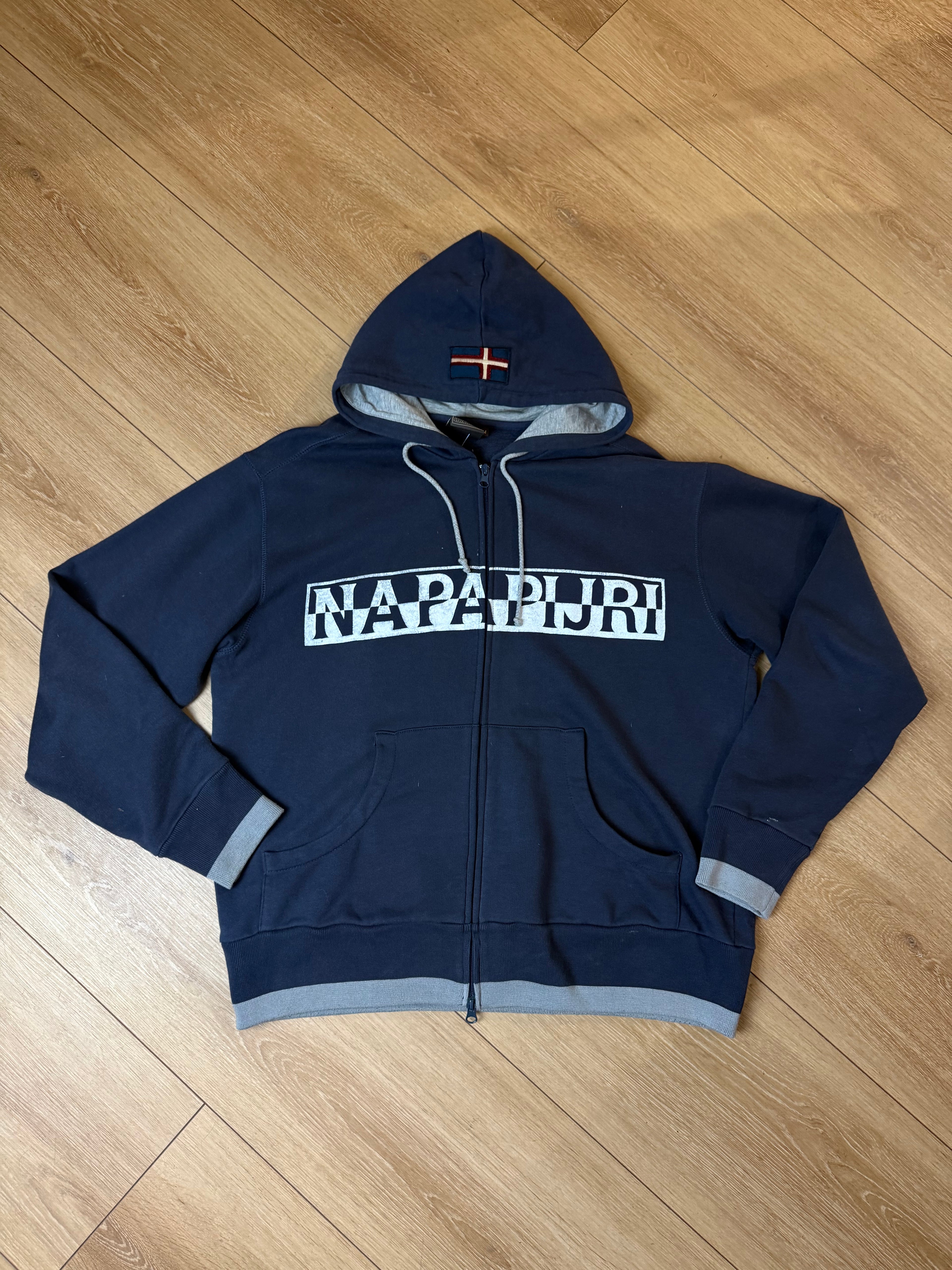 Produktbild von einem Vintage Napapijri Dark Blue Zip Up Sweater von vorne