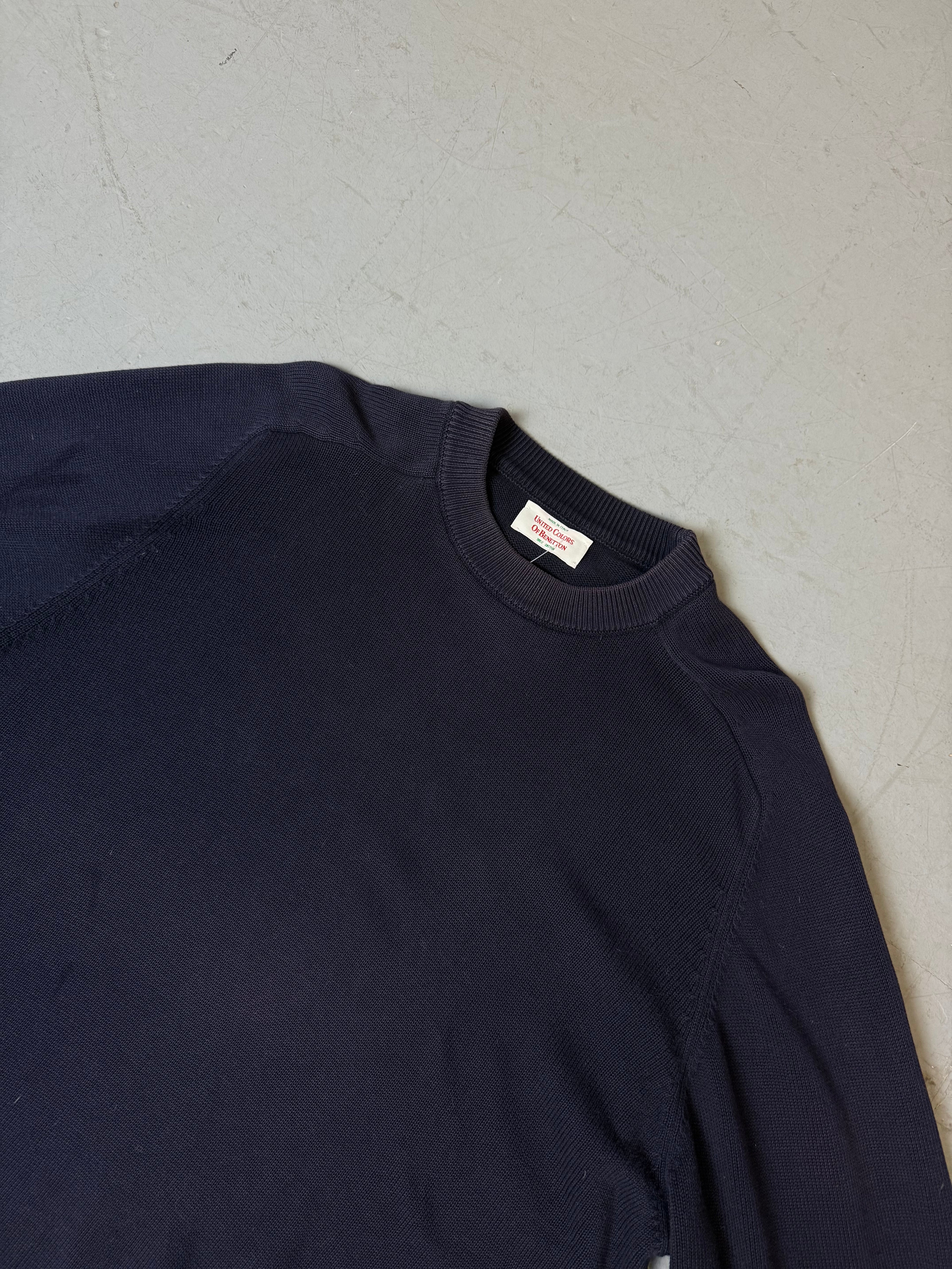 Ein dunkelblauer Strickpullover von Benetton in XXL