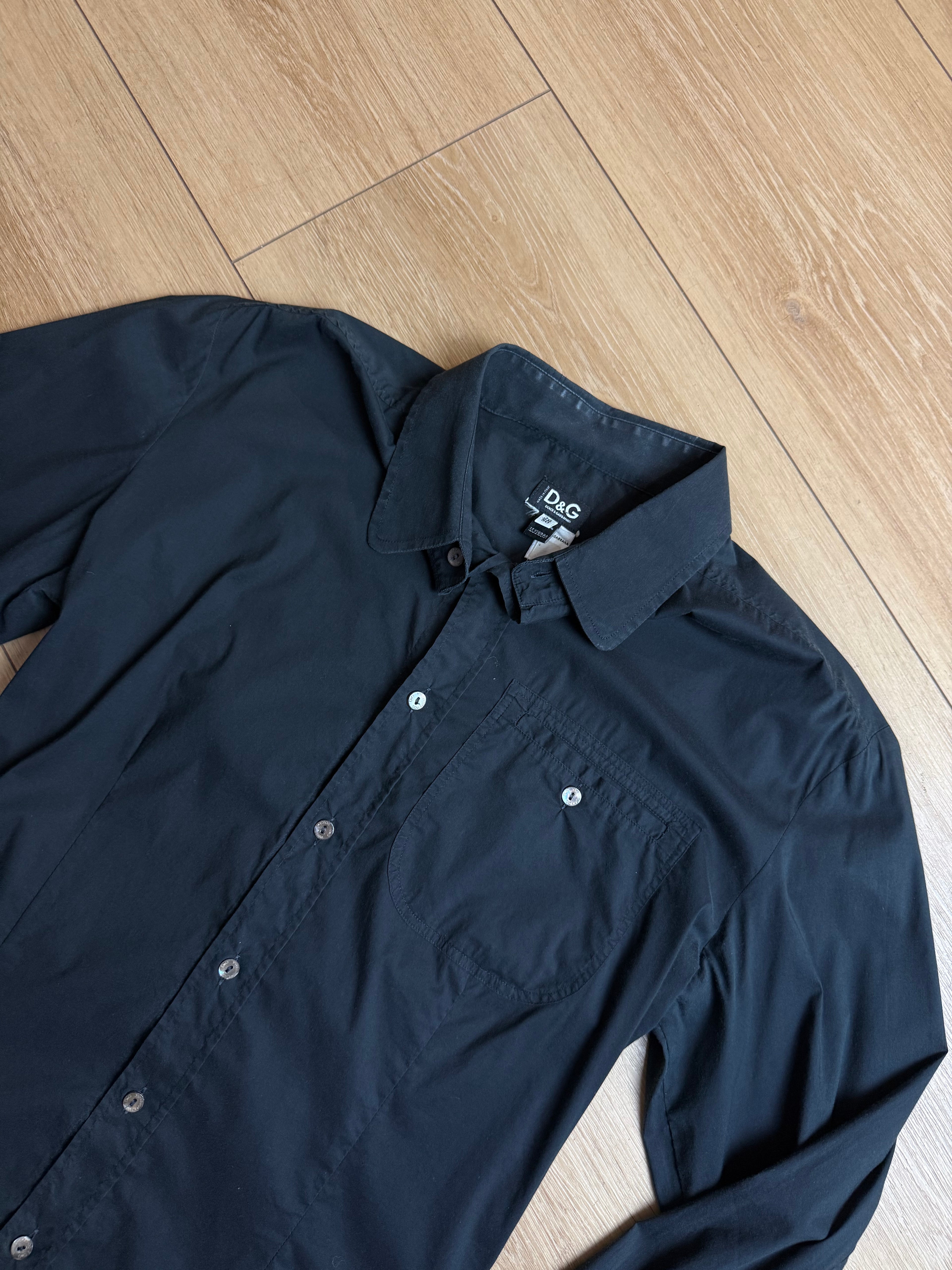 Detailbild von Vintage Dolce&Gabbana Black Button Up Shirt von vorne