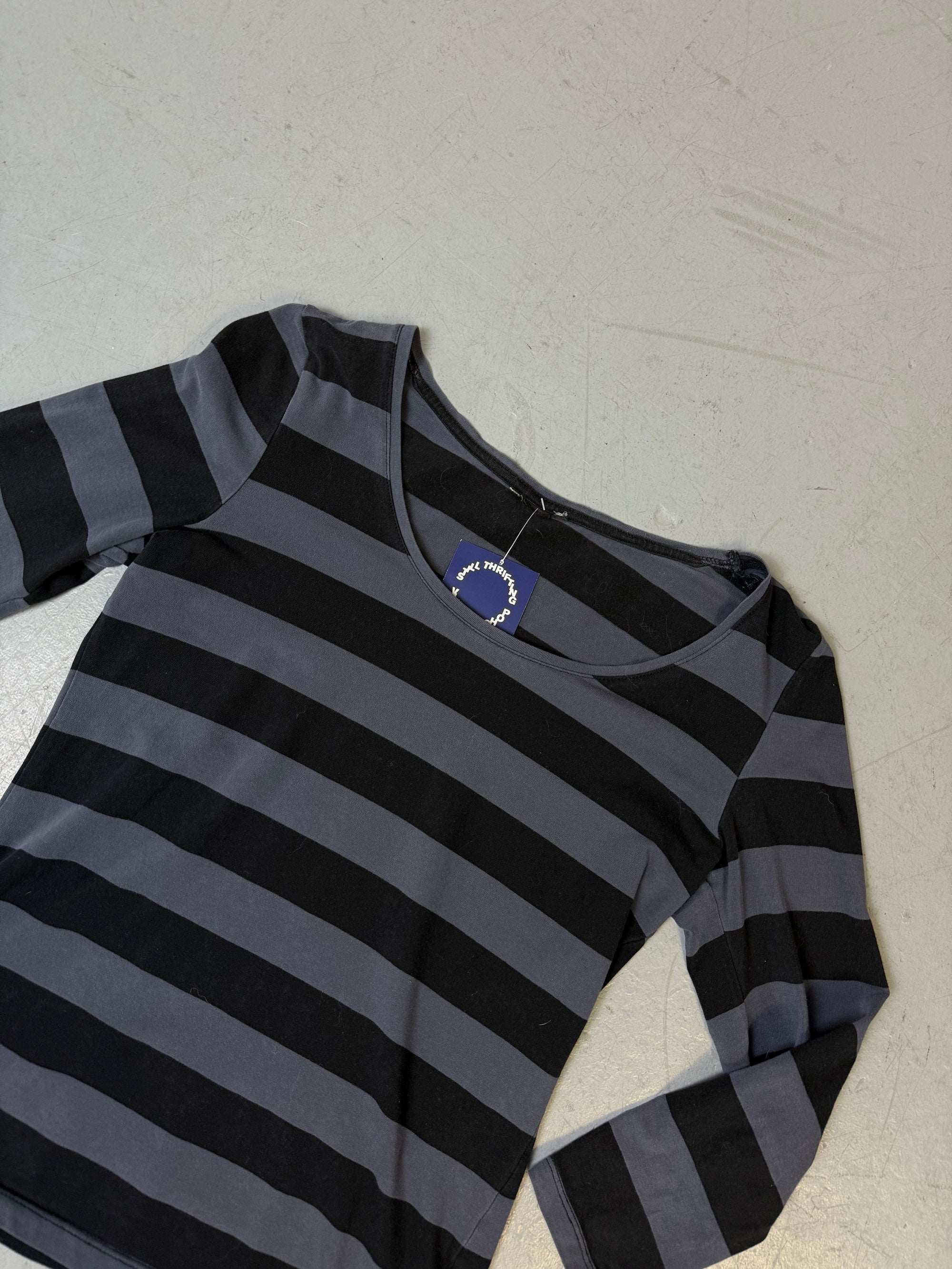 Ein schwarz graues longsleeve in s/m