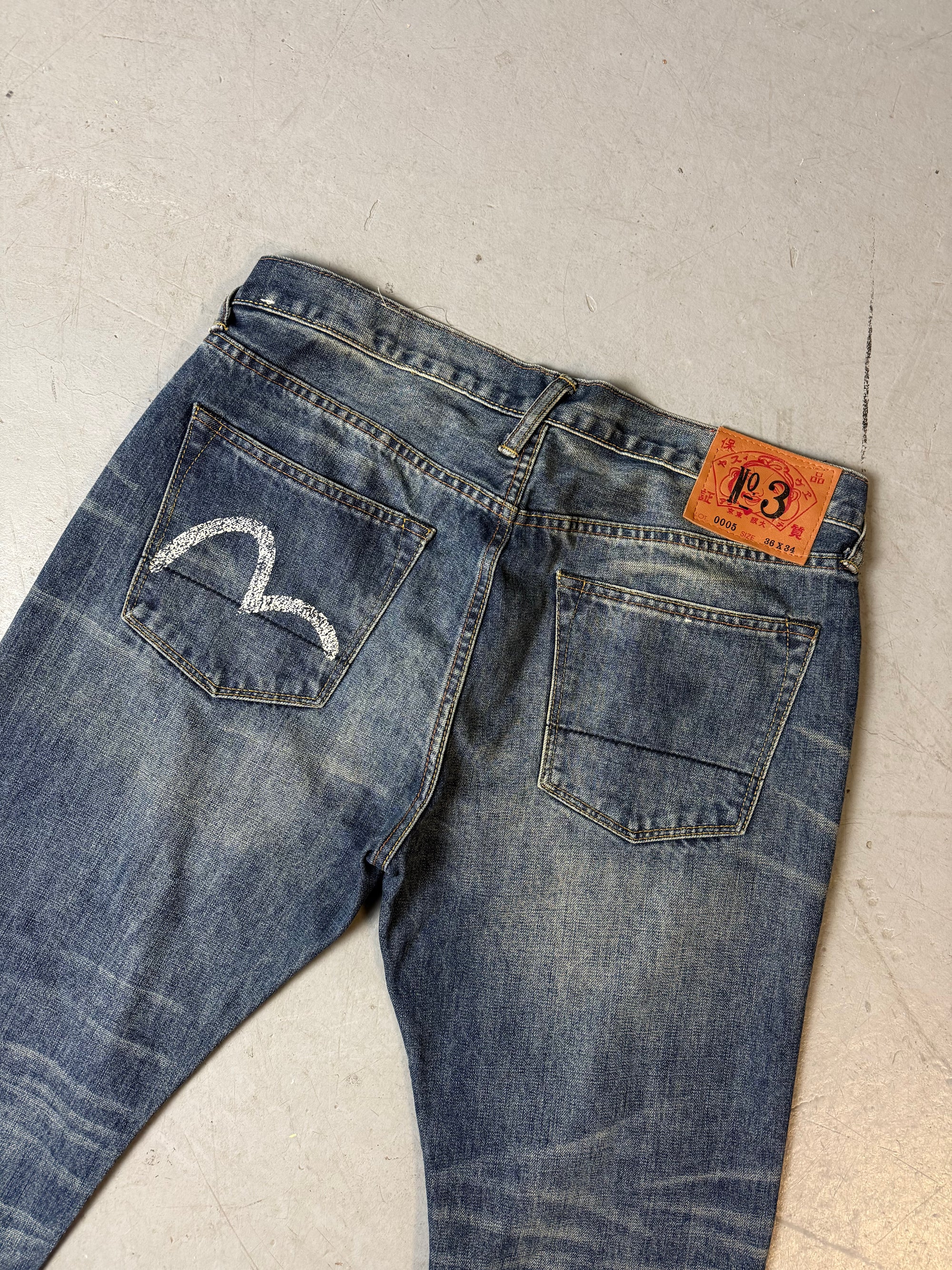 Detailbild von Vintage Evisu Dark Blue Denim Jeans von Hosentaschen hinten