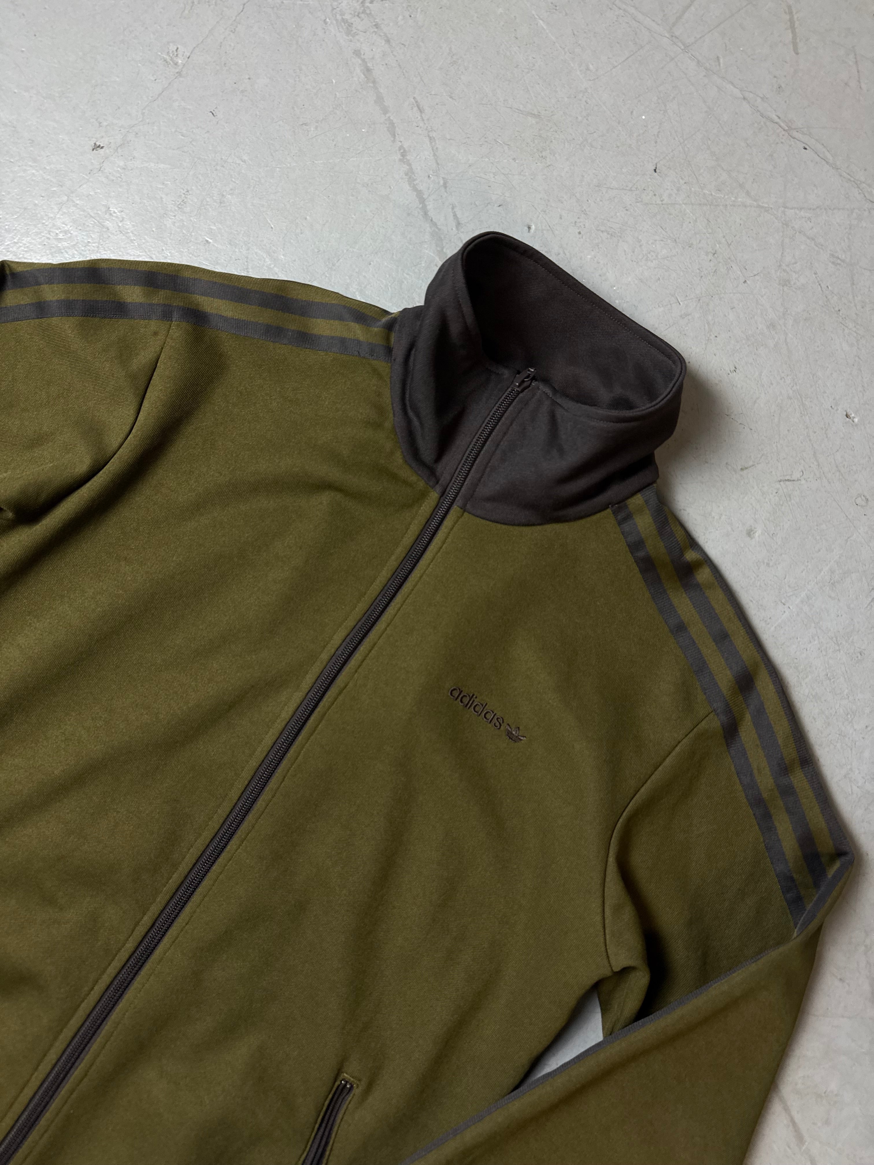 Detailbild von einer Vintage Adidas Dark Green Track Jacket von Kragen
