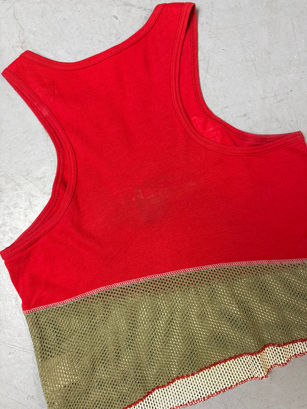 Detailliertes Produktbild von Vintage Onyx Red and Green Tank Top M von hinten