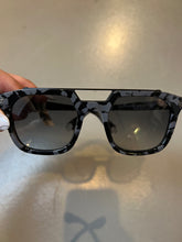 Laden Sie das Bild in den Galerie-Viewer, Philipp Plein Sunglasses