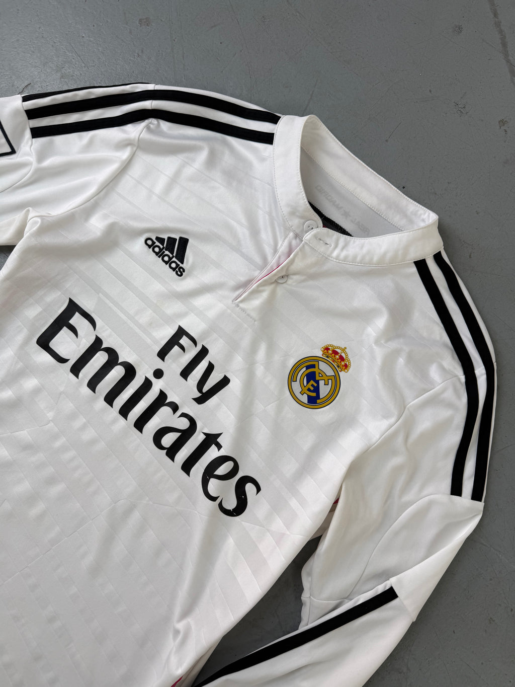 Vintage Adidas Real Madrid 14/15 Home Jersey für Herren. Y2K Second Hand 2000s Fashion