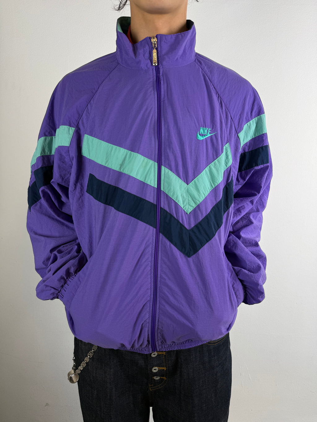 Tragebild von Vintage Nike Purple 80s Style Track Jacket M von vorne