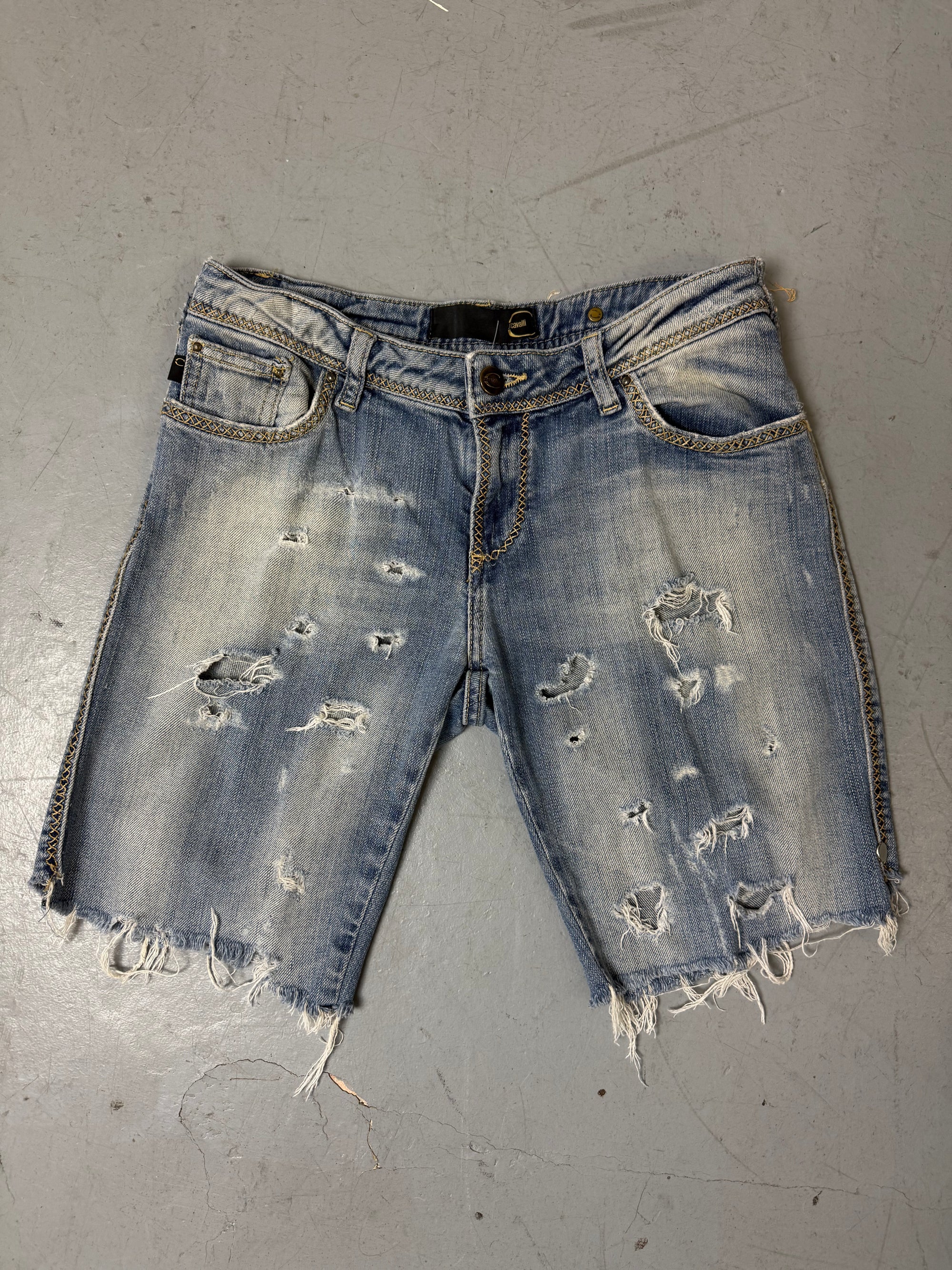 Eine washed denim shorts von justcavalli im ripped look in S