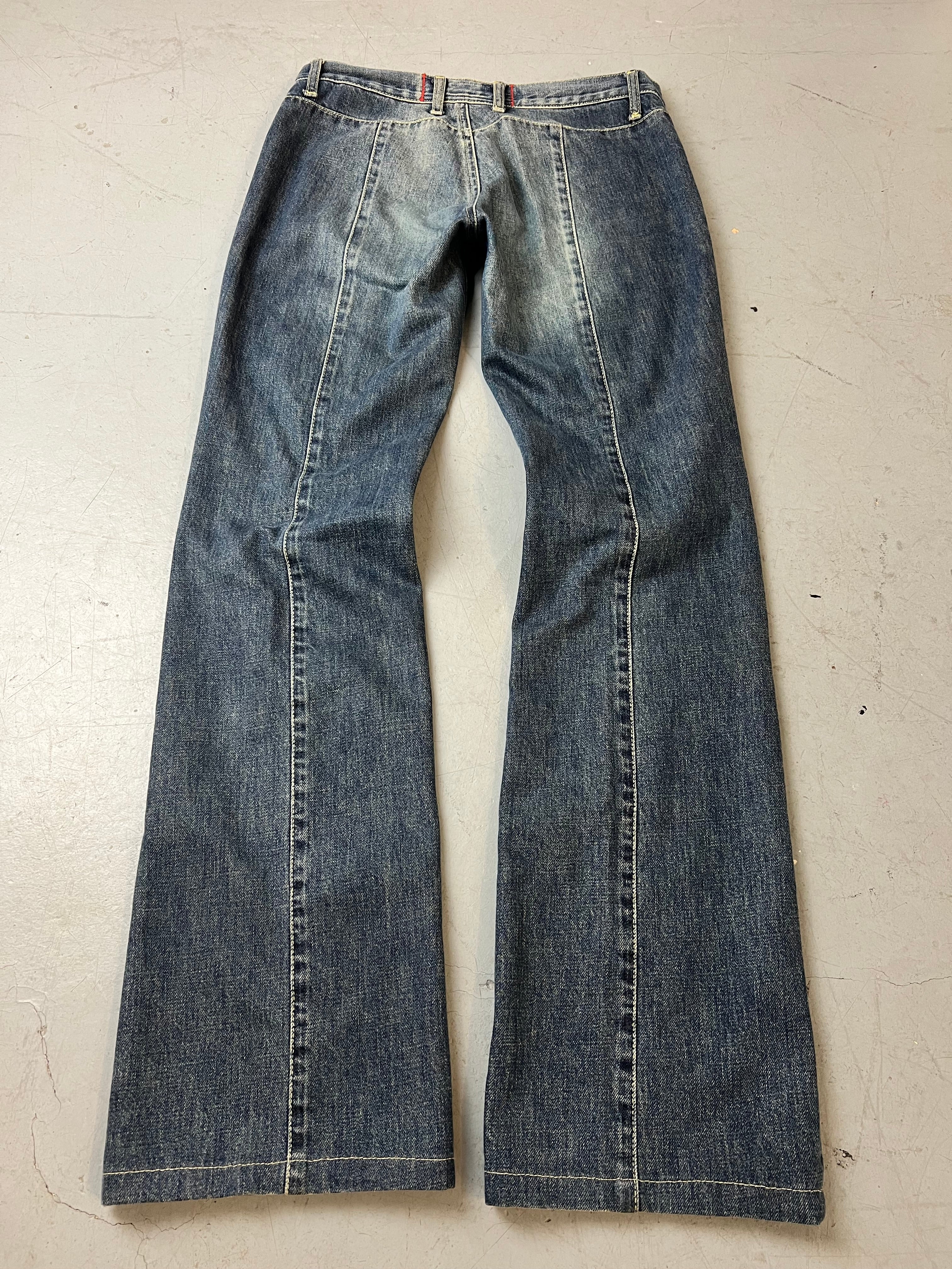 Vintage Guess Dark Blue Low Waist Jeans mit Schnürung für Damen. Y2K Second Hand 2000s Fashion