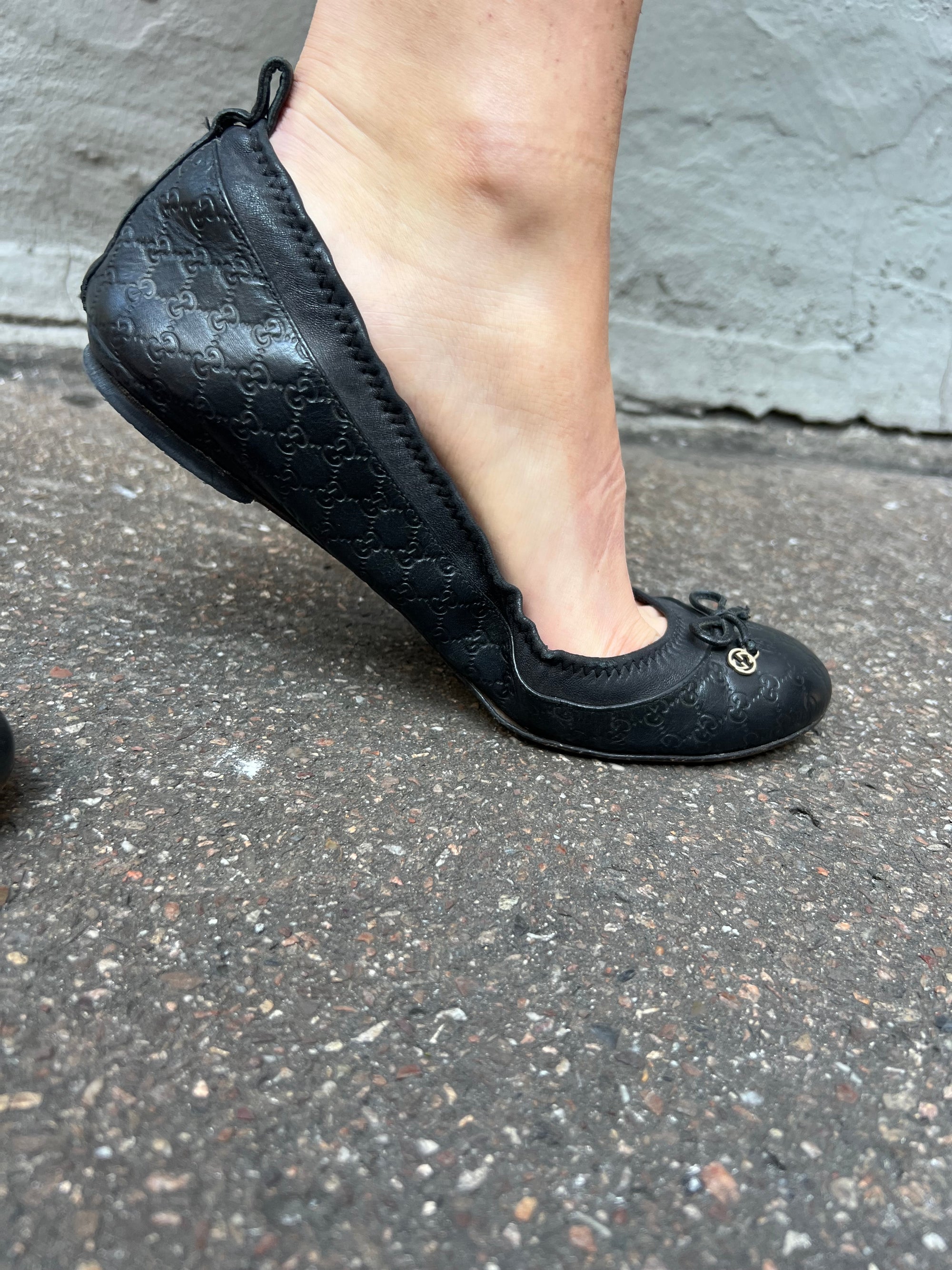 Vintage Gucci Black Ballerinas 38